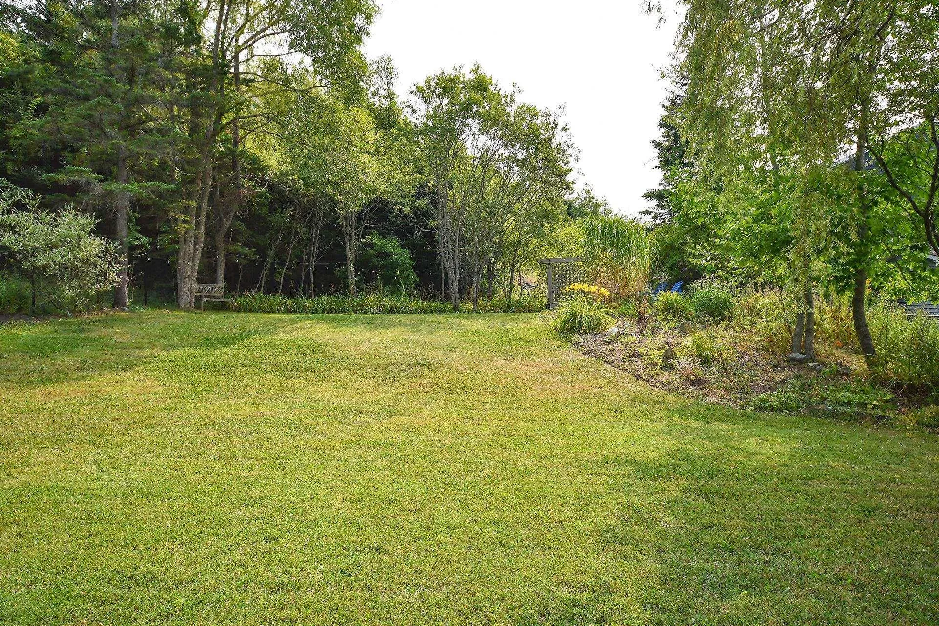 27 Dartmoor Crescent, Bedford, NS B4A 2K6, 4 Bedrooms Bedrooms, ,2 BathroomsBathrooms,Residential,For Sale,Dartmoor,202520251