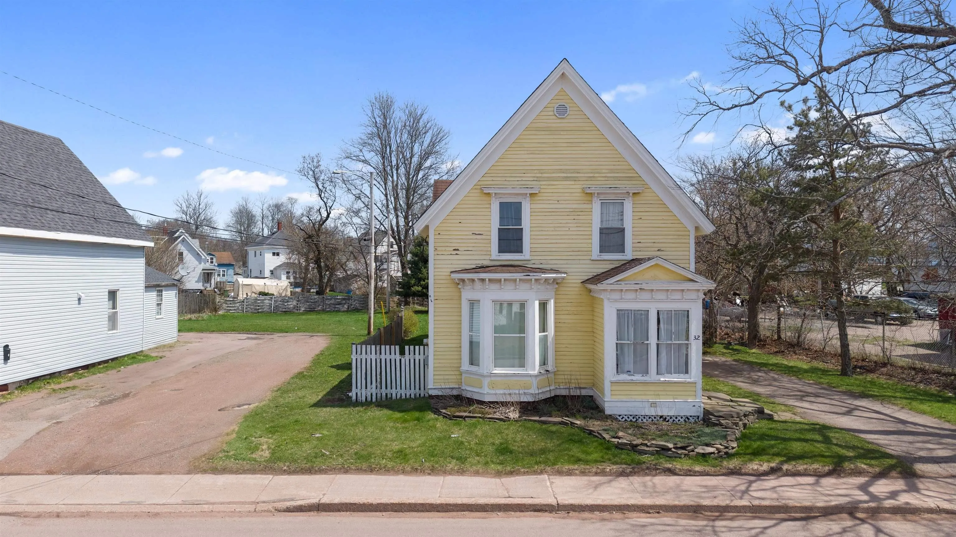 32 Albion Street, Amherst Ns B4h 2v5, 2 Bedrooms Bedrooms, ,2 BathroomsBathrooms,Residential,For Sale,Albion,202510304