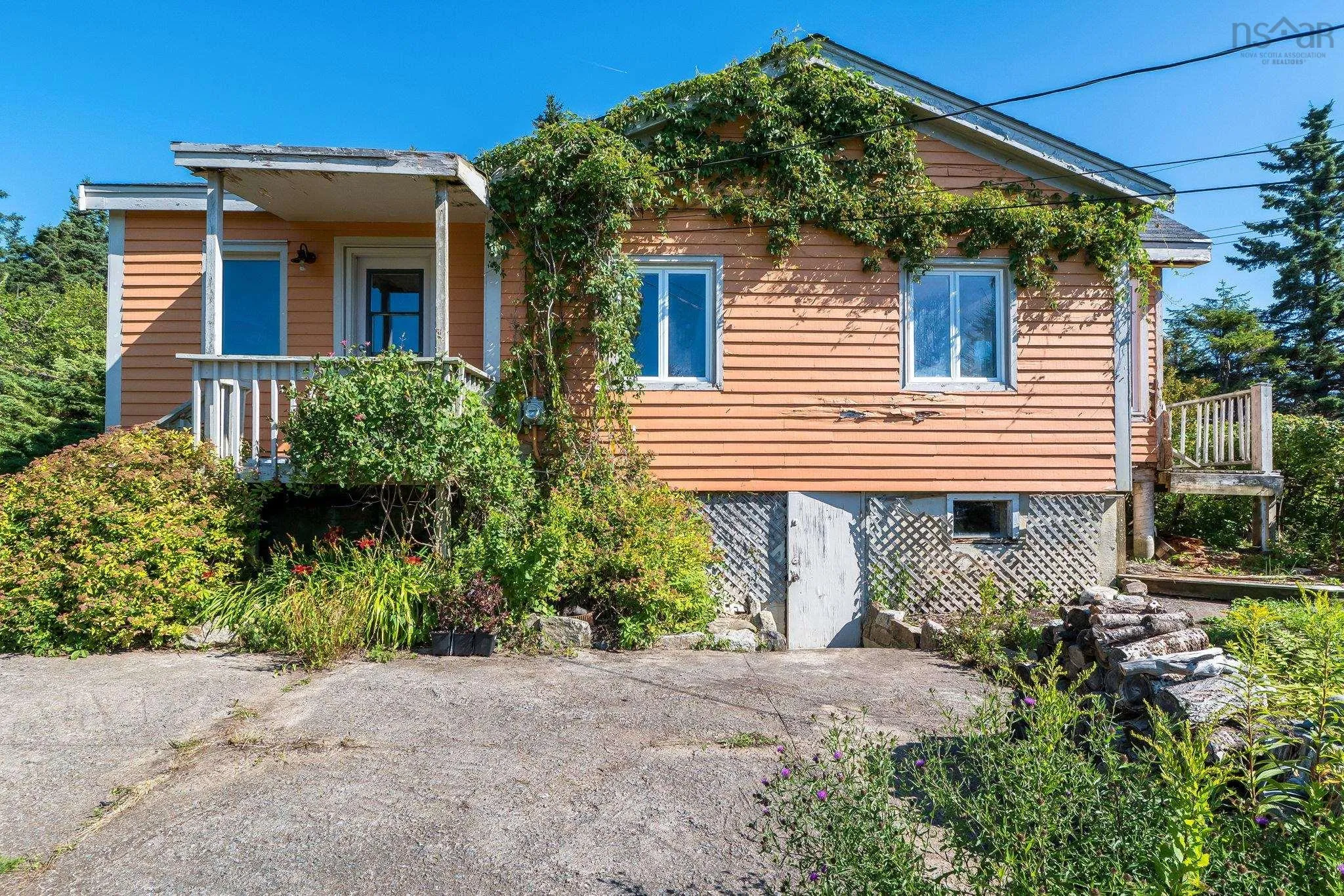 12 South Point Road, Portuguese Cove, NS B3V 1K3, 3 Bedrooms Bedrooms, ,2 BathroomsBathrooms,Residential,For Sale,South Point,202520084