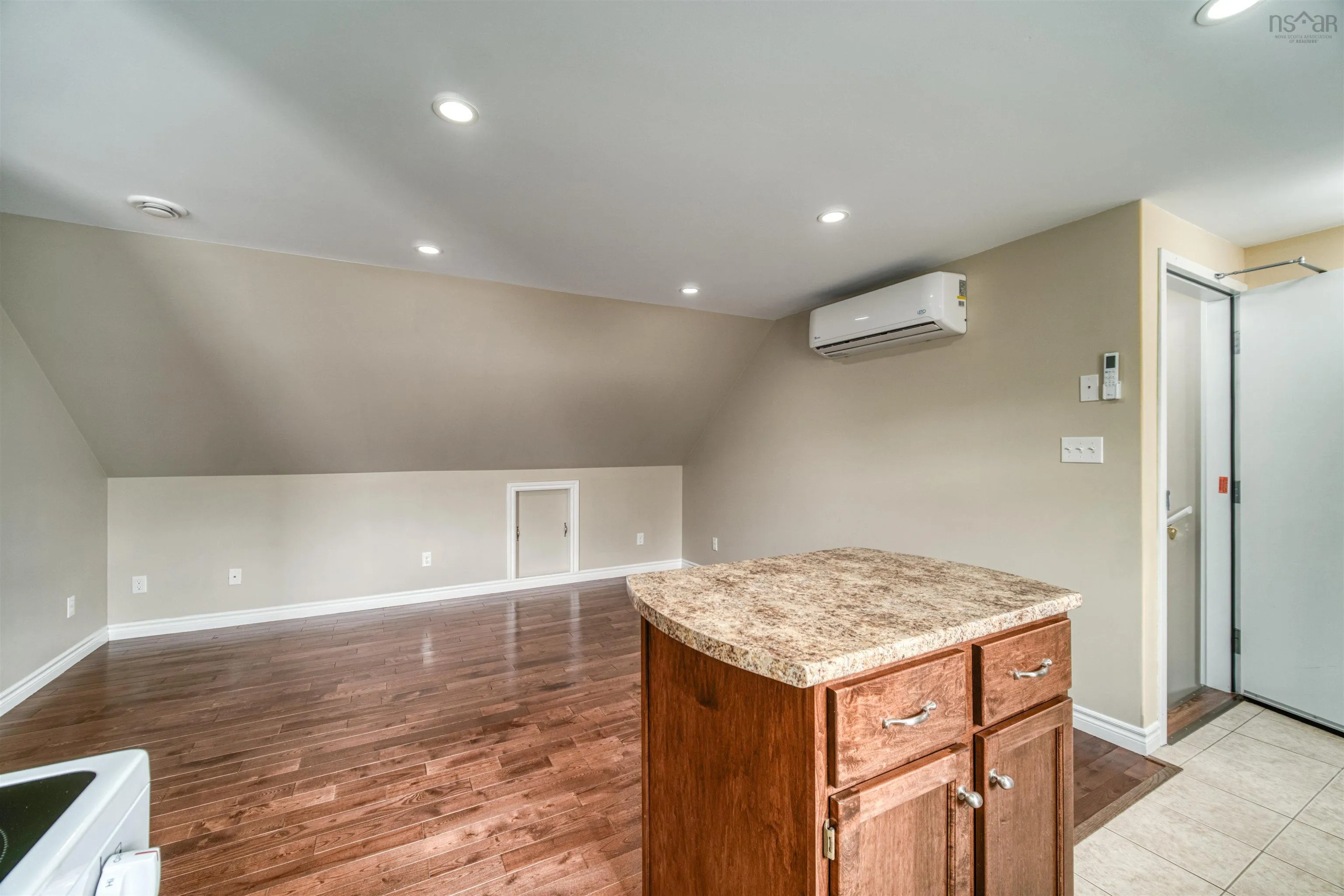 2993 Lovett Road, Coldbrook, NS B0P 1J0, 2 Bedrooms Bedrooms, ,2 BathroomsBathrooms,Residential,For Sale,Lovett Road,202516438