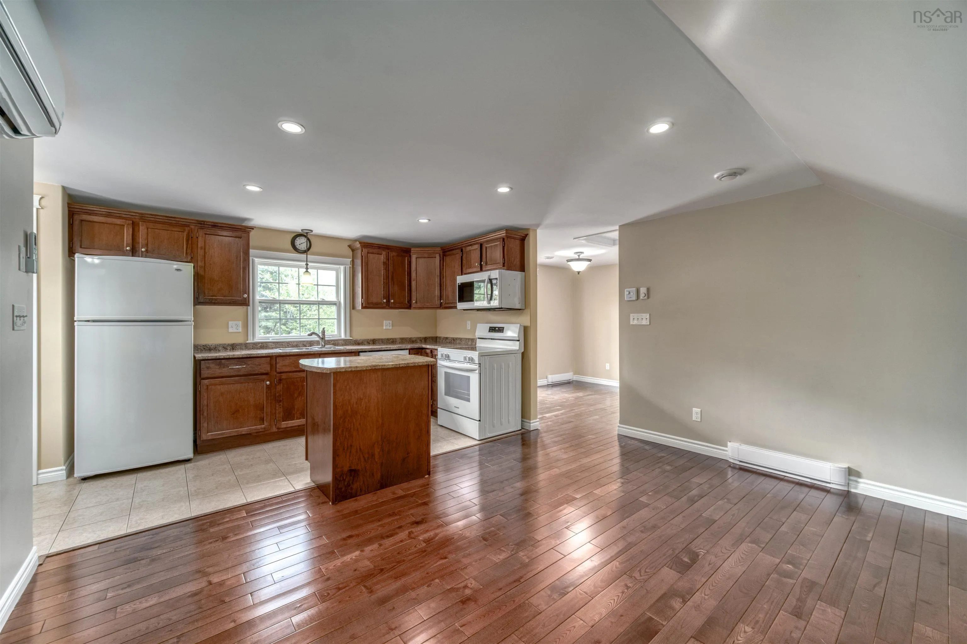 2993 Lovett Road, Coldbrook, NS B0P 1J0, 2 Bedrooms Bedrooms, ,2 BathroomsBathrooms,Residential,For Sale,Lovett Road,202516438