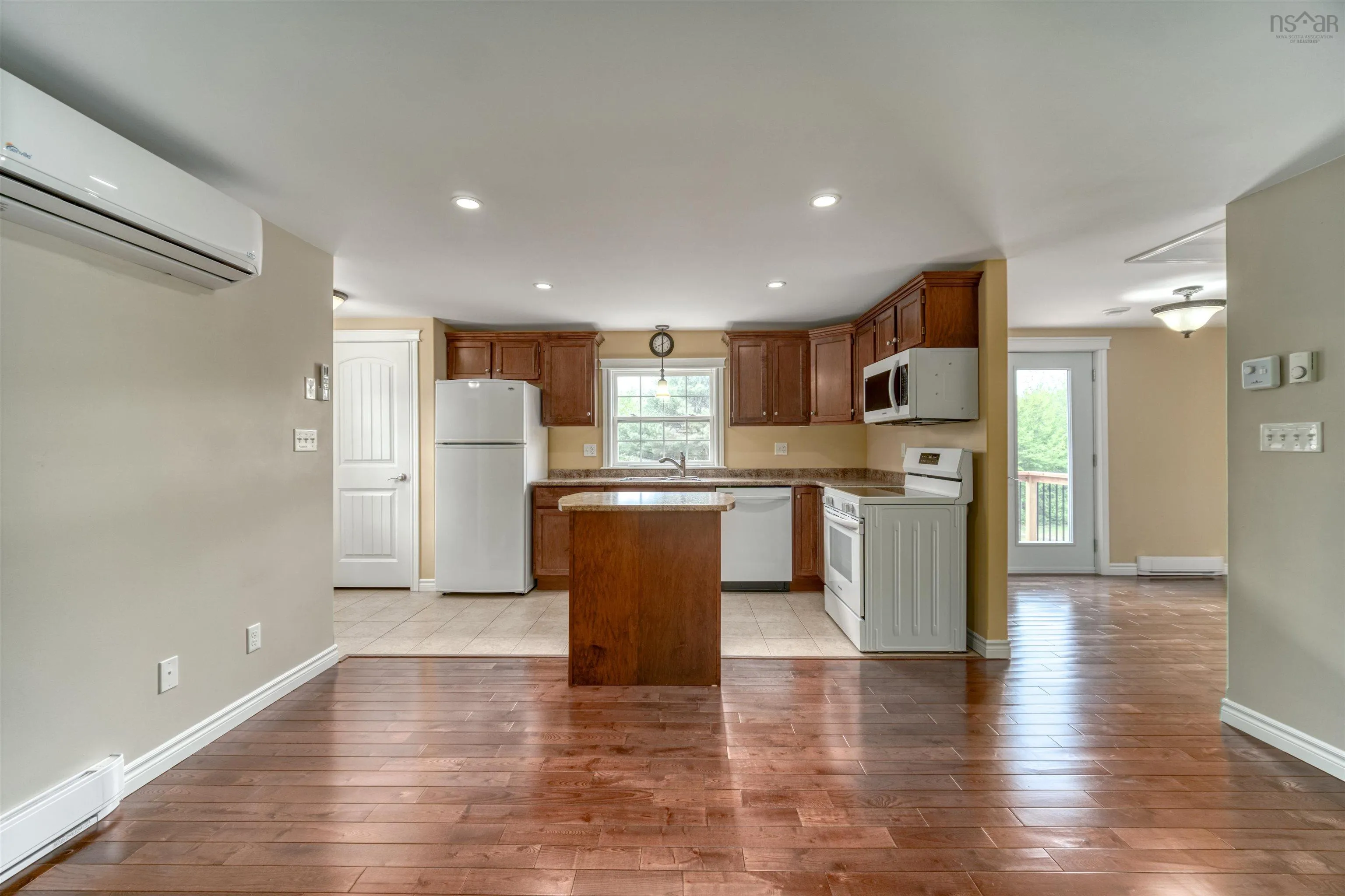 2993 Lovett Road, Coldbrook, NS B0P 1J0, 2 Bedrooms Bedrooms, ,2 BathroomsBathrooms,Residential,For Sale,Lovett Road,202516438