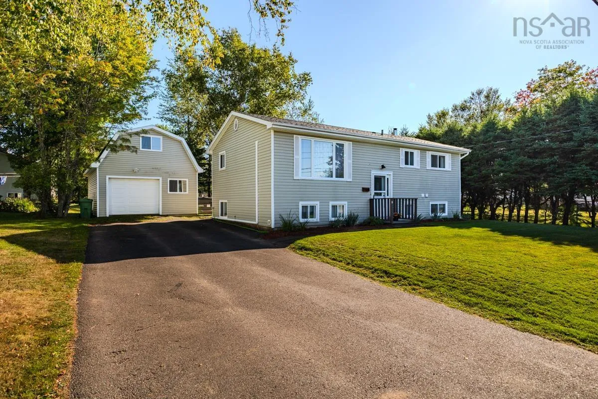 14 Clover Dr, Bible Hill, NS B2N 5P3, 5 Bedrooms Bedrooms, ,2 BathroomsBathrooms,Residential,For Sale,Clover Dr,202523374