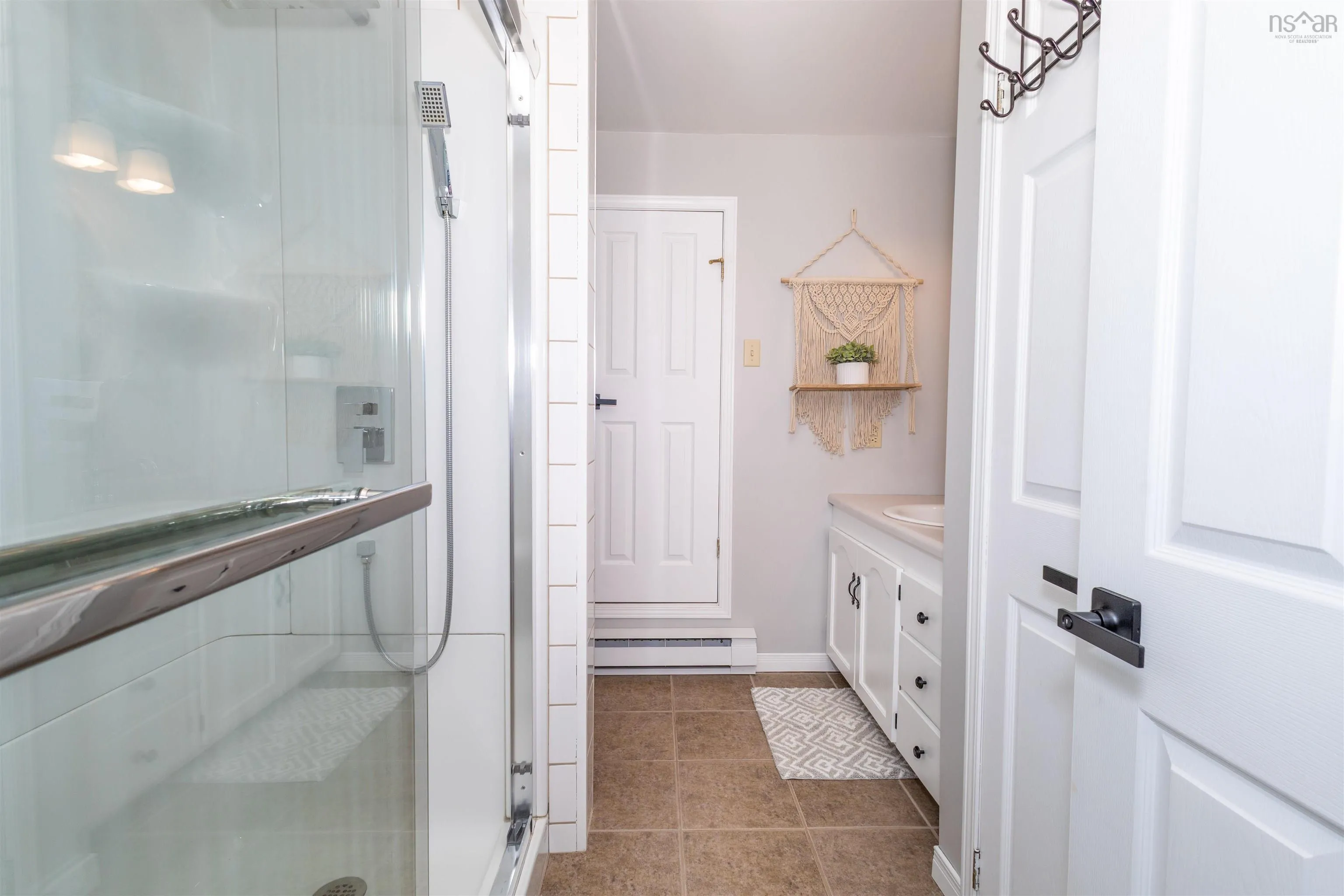 8472 West Bay Road, Sampsonville, NS B0E 3B0, 5 Bedrooms Bedrooms, ,2 BathroomsBathrooms,Residential,For Sale,West Bay,202513191