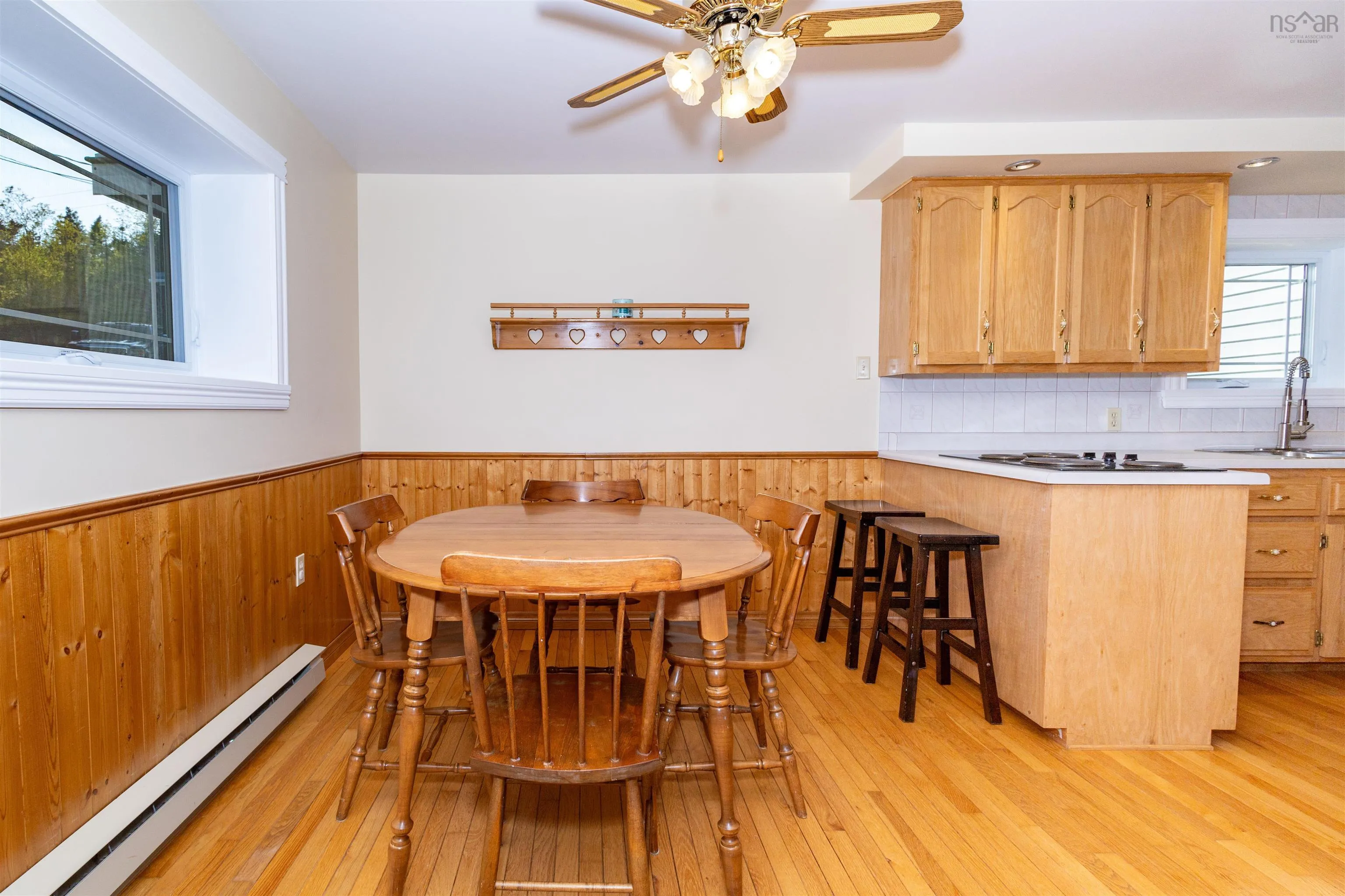 8472 West Bay Road, Sampsonville, NS B0E 3B0, 5 Bedrooms Bedrooms, ,2 BathroomsBathrooms,Residential,For Sale,West Bay,202513191