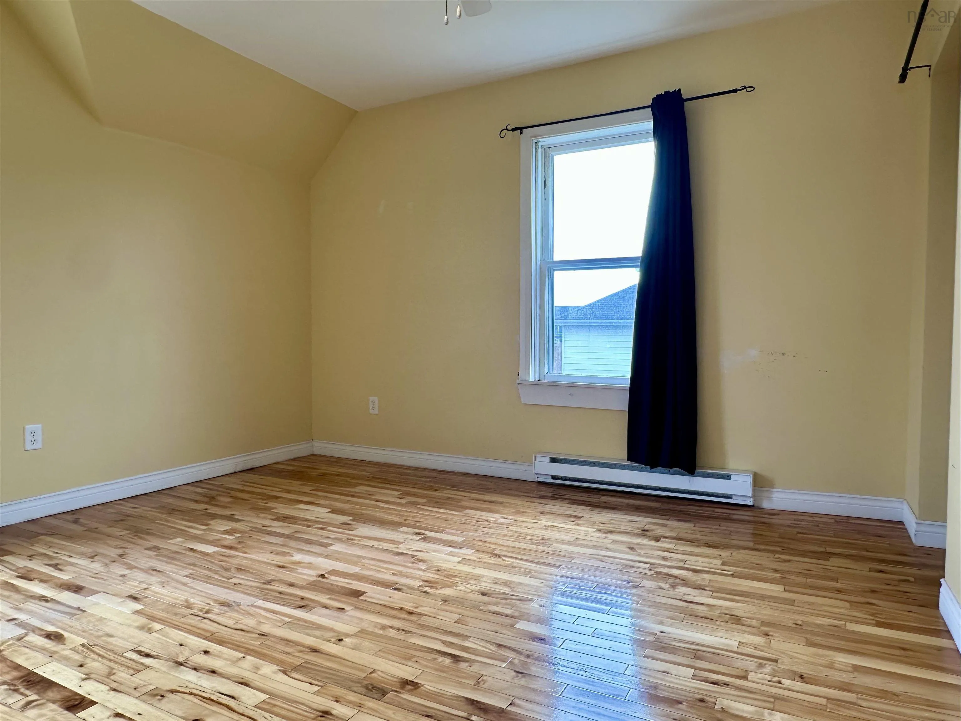 24 Upper Warren Street, Louisbourg, NS B1C 1M8, 3 Bedrooms Bedrooms, ,3 BathroomsBathrooms,Residential,For Sale,Upper Warren,202523272