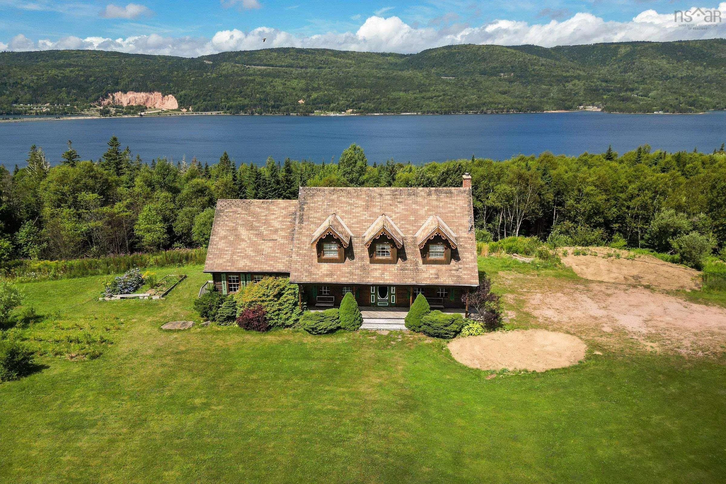 776 105 Highway, Boularderie East Ns B1x 1j4, 5 Bedrooms Bedrooms, ,3 BathroomsBathrooms,Residential,For Sale,105,202504958