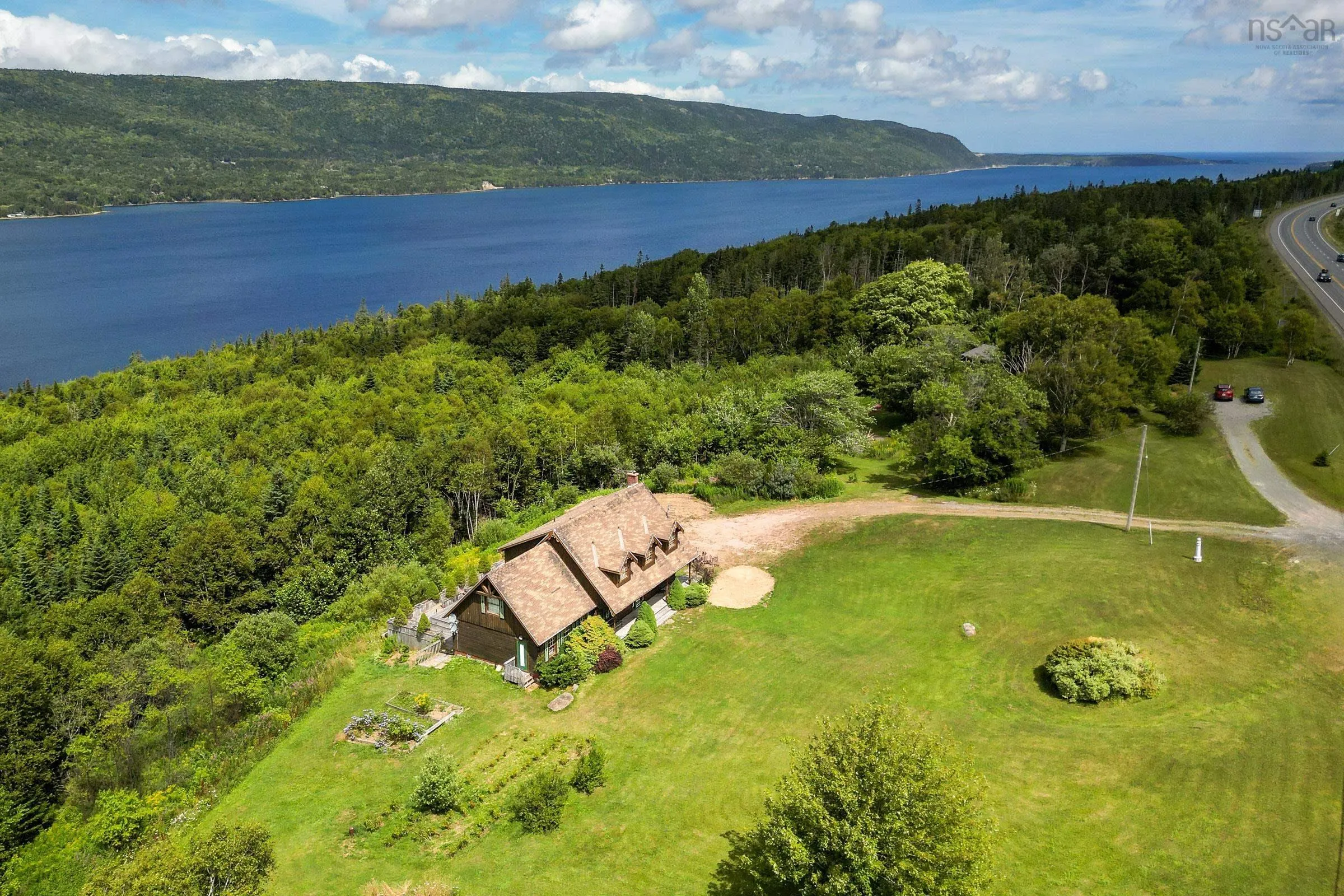 776 105 Highway, Boularderie East Ns B1x 1j4, 5 Bedrooms Bedrooms, ,3 BathroomsBathrooms,Residential,For Sale,105,202504958