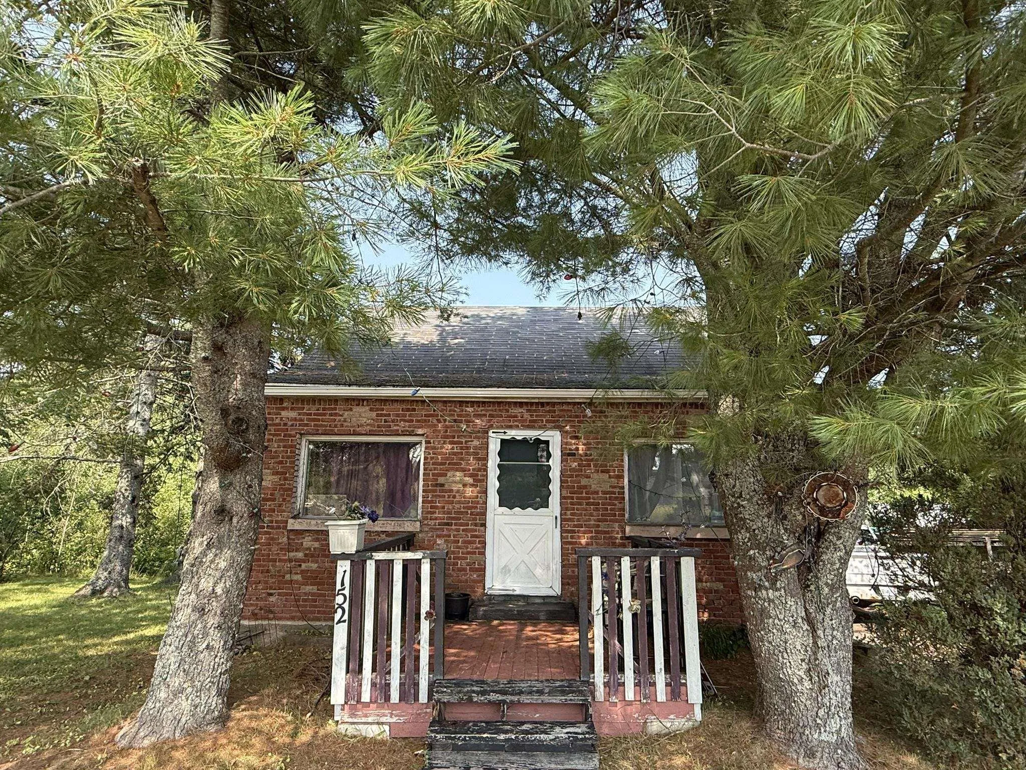 152 Cordova Street, Amherst, NS B4H 2L1, 3 Bedrooms Bedrooms, ,1 BathroomBathrooms,Residential,For Sale,Cordova,202519702