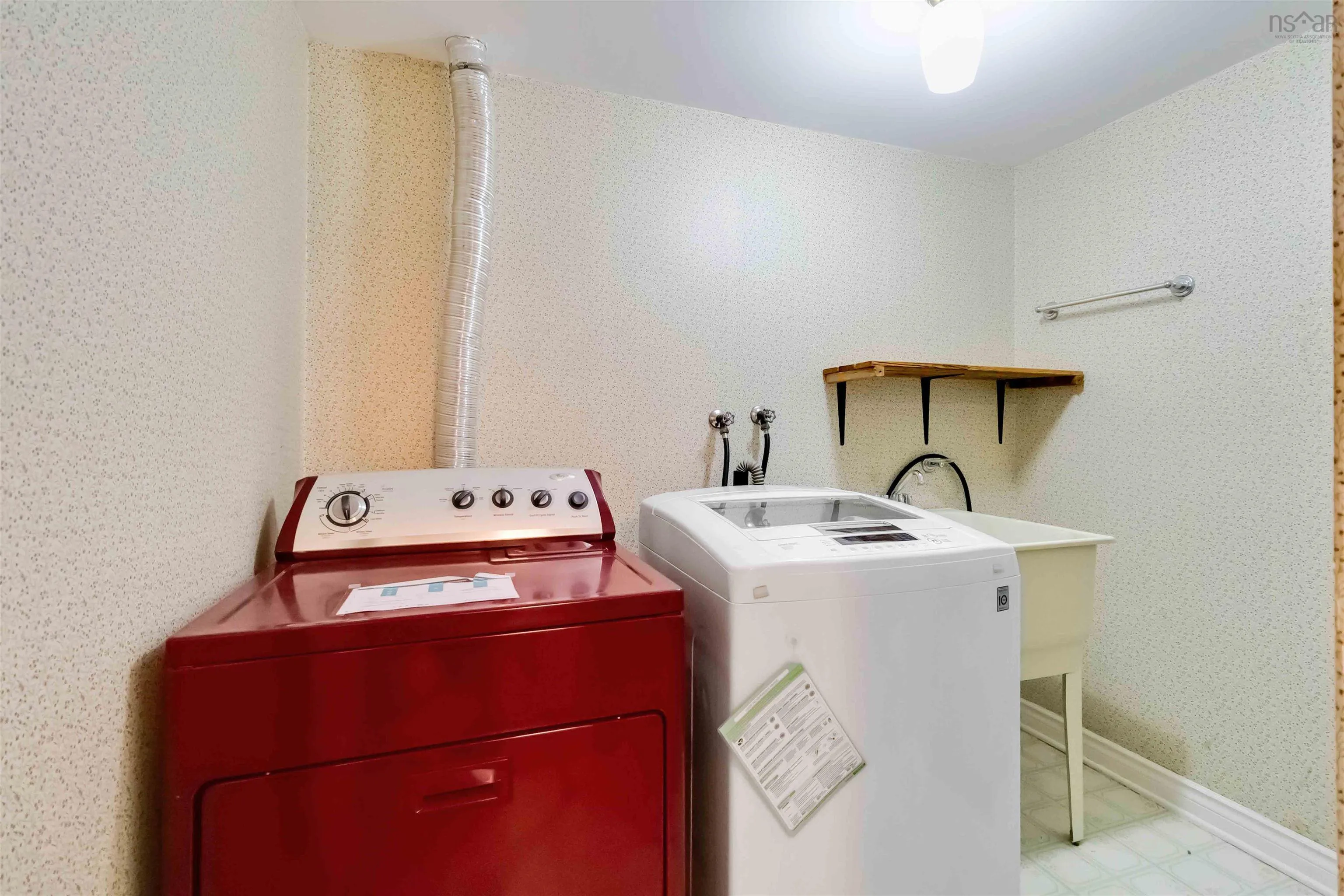 34 Trailwood Place, Halifax, NS B3M 3Y1, 4 Bedrooms Bedrooms, ,4 BathroomsBathrooms,Residential,For Sale,Trailwood Place,202520528