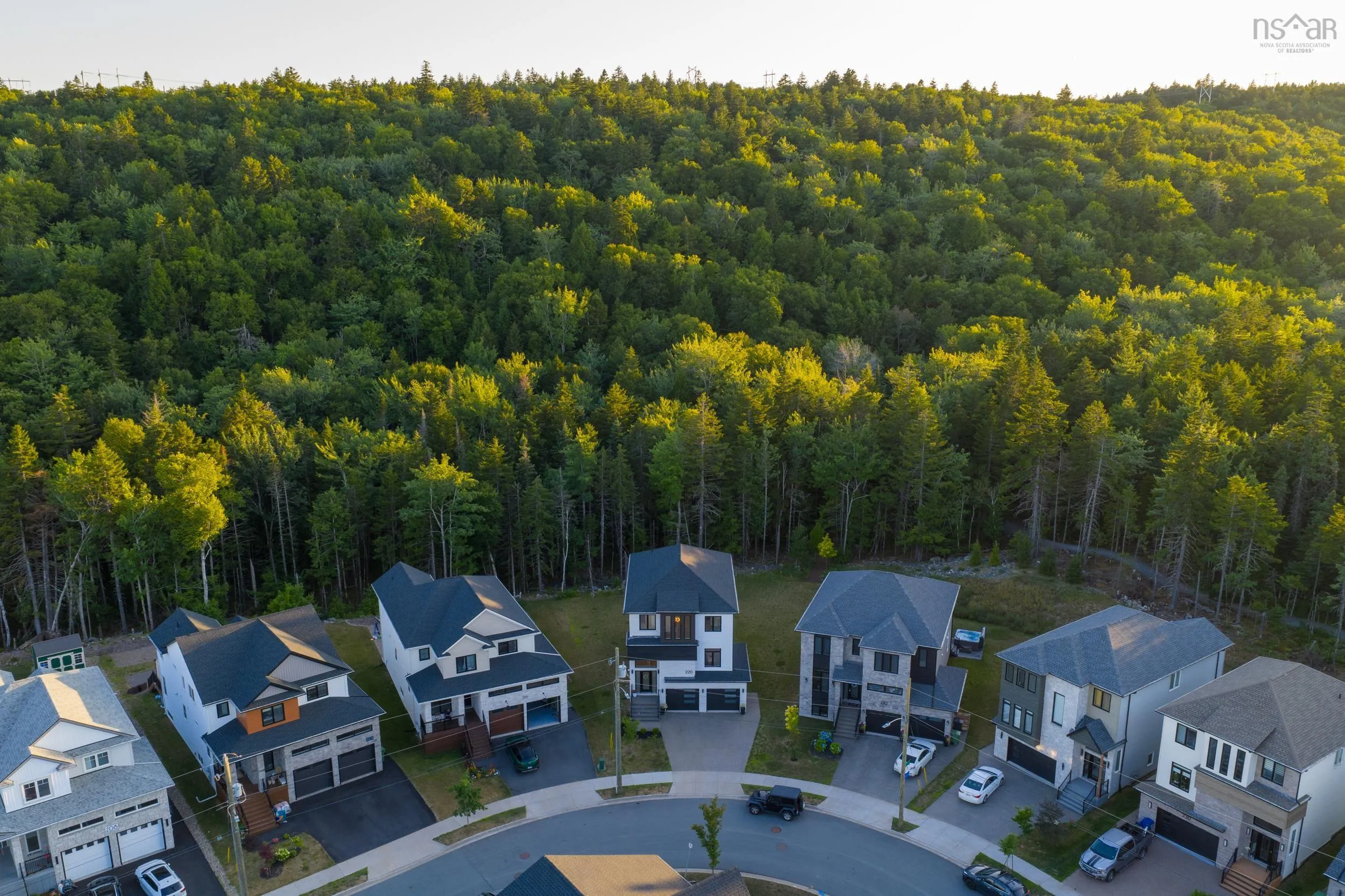 220 Talus Avenue, Bedford, NS B4B 2G3, 5 Bedrooms Bedrooms, ,5 BathroomsBathrooms,Residential,For Sale,Talus,202519973