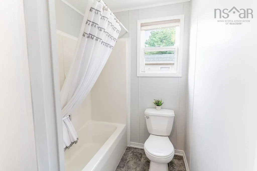 88 Brook Street, Middle Sackville, NS B4E 1B9, 2 Bedrooms Bedrooms, ,1 BathroomBathrooms,Residential,For Sale,Brook,202521334