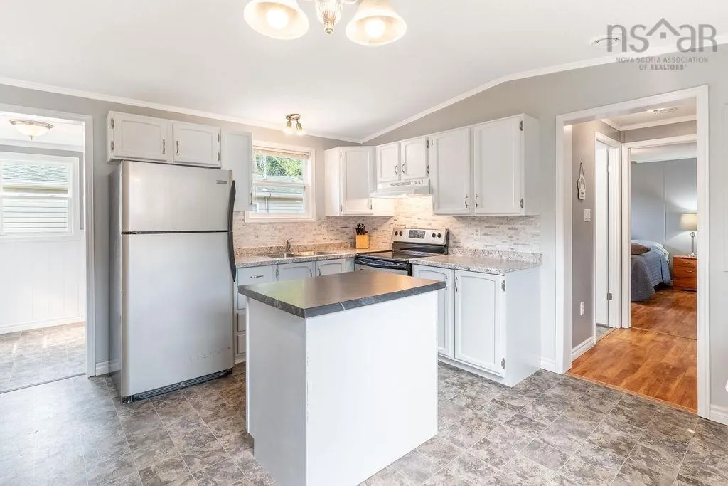 88 Brook Street, Middle Sackville, NS B4E 1B9, 2 Bedrooms Bedrooms, ,1 BathroomBathrooms,Residential,For Sale,Brook,202521334