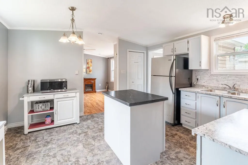 88 Brook Street, Middle Sackville, NS B4E 1B9, 2 Bedrooms Bedrooms, ,1 BathroomBathrooms,Residential,For Sale,Brook,202521334
