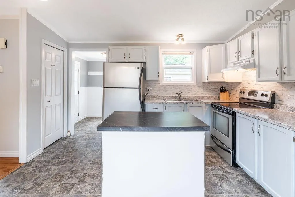 88 Brook Street, Middle Sackville, NS B4E 1B9, 2 Bedrooms Bedrooms, ,1 BathroomBathrooms,Residential,For Sale,Brook,202521334