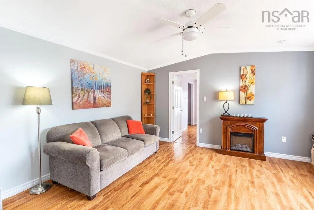 88 Brook Street, Middle Sackville, NS B4E 1B9, 2 Bedrooms Bedrooms, ,1 BathroomBathrooms,Residential,For Sale,Brook,202521334