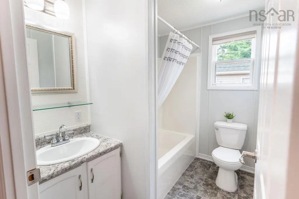 88 Brook Street, Middle Sackville, NS B4E 1B9, 2 Bedrooms Bedrooms, ,1 BathroomBathrooms,Residential,For Sale,Brook,202521334
