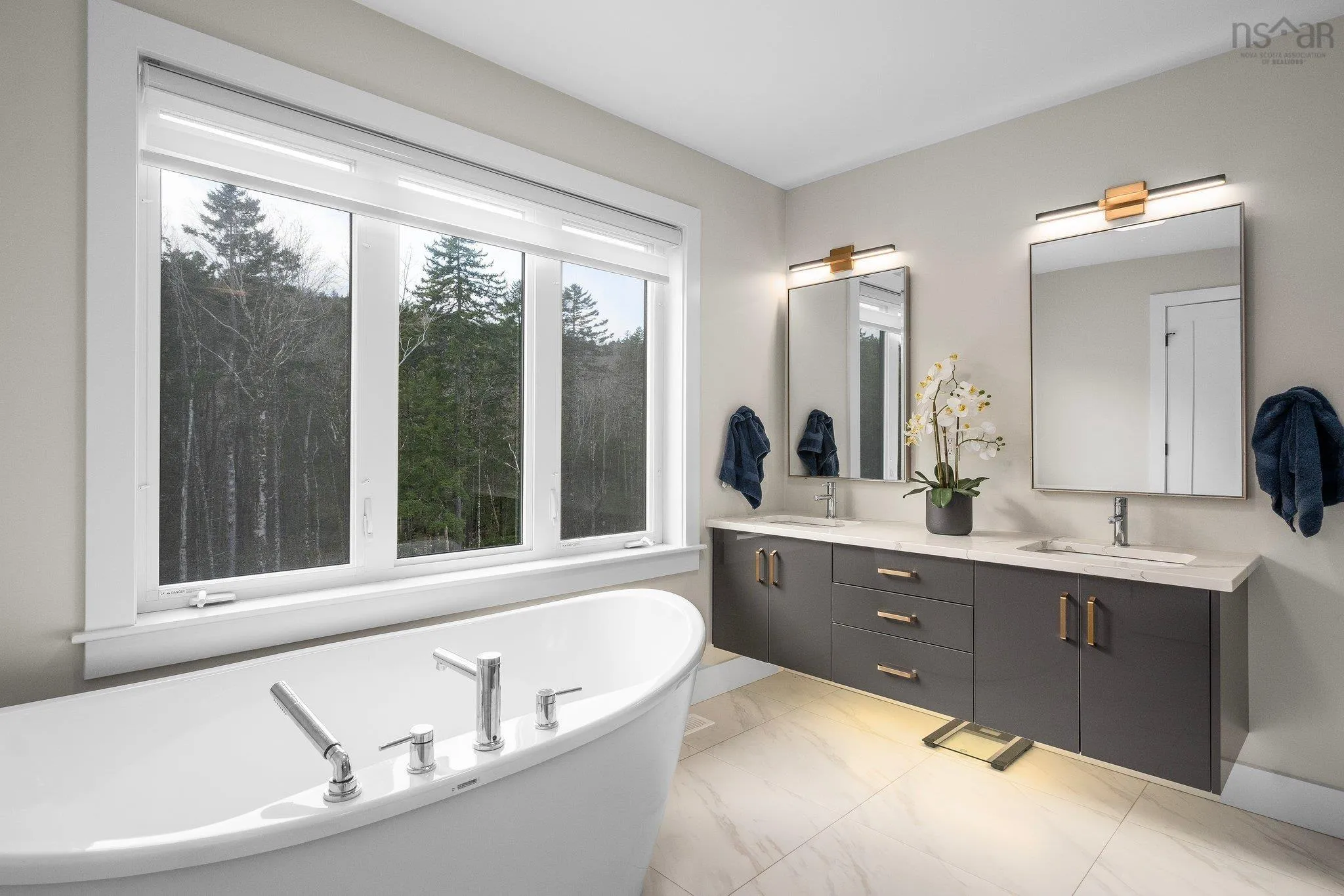 33 Cairnstone Lane, Bedford, NS B4B 2G5, 6 Bedrooms Bedrooms, ,5 BathroomsBathrooms,Residential,For Sale,Cairnstone,202512077
