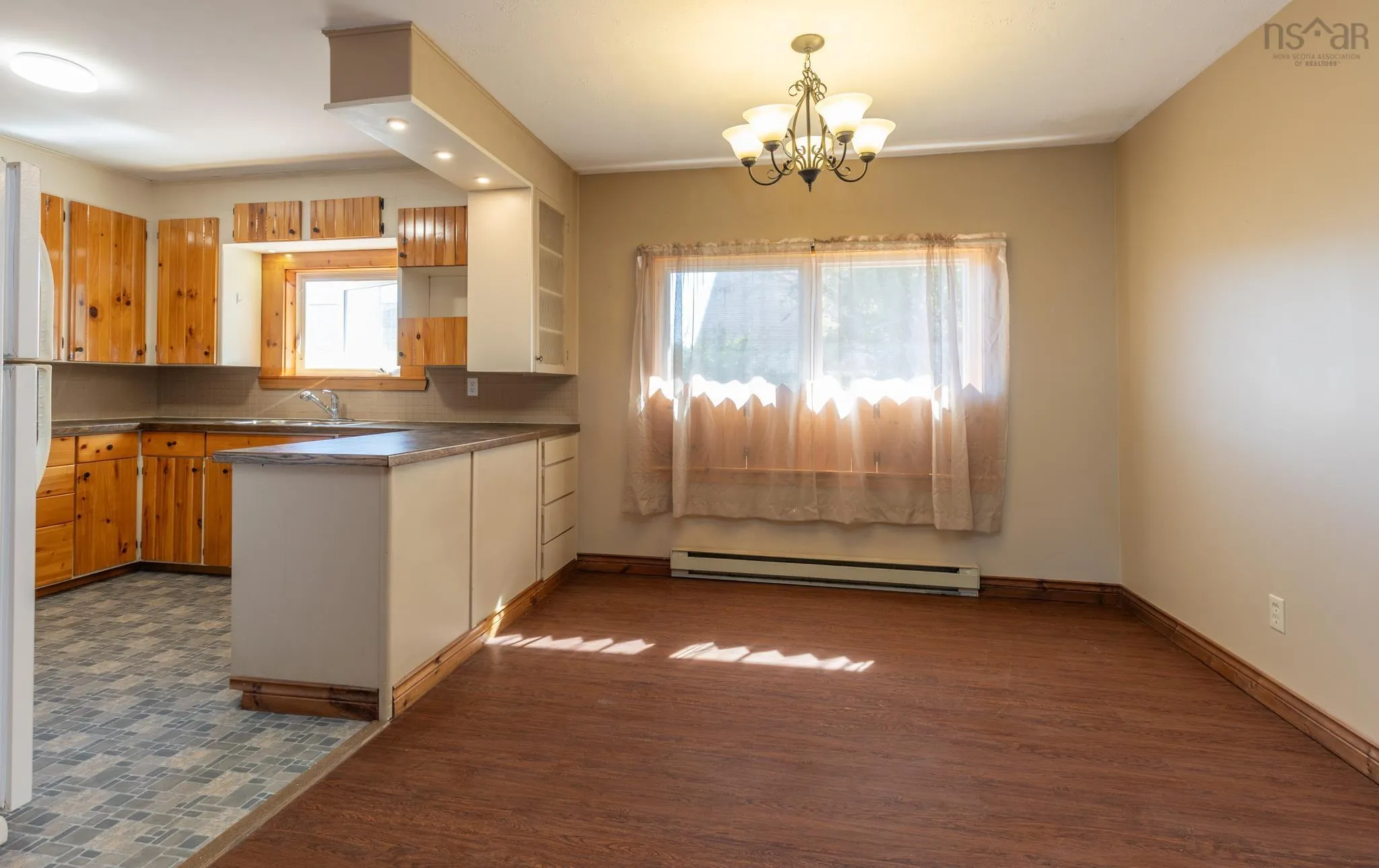 11 Hood Crescent, Yarmouth, NS B5A 4H6, 3 Bedrooms Bedrooms, ,2 BathroomsBathrooms,Residential,For Sale,Hood,202523617