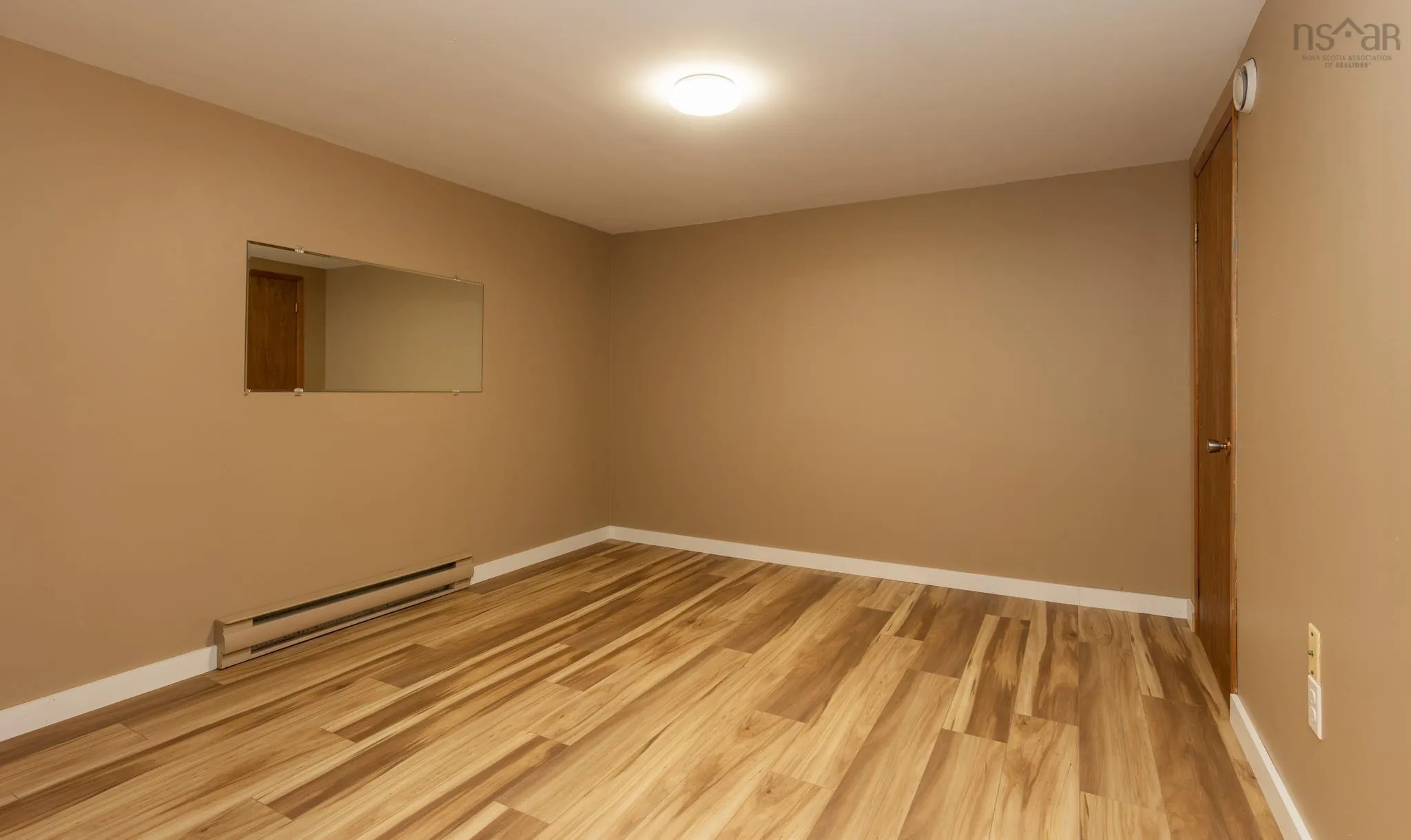 11 Hood Crescent, Yarmouth, NS B5A 4H6, 3 Bedrooms Bedrooms, ,2 BathroomsBathrooms,Residential,For Sale,Hood,202523617