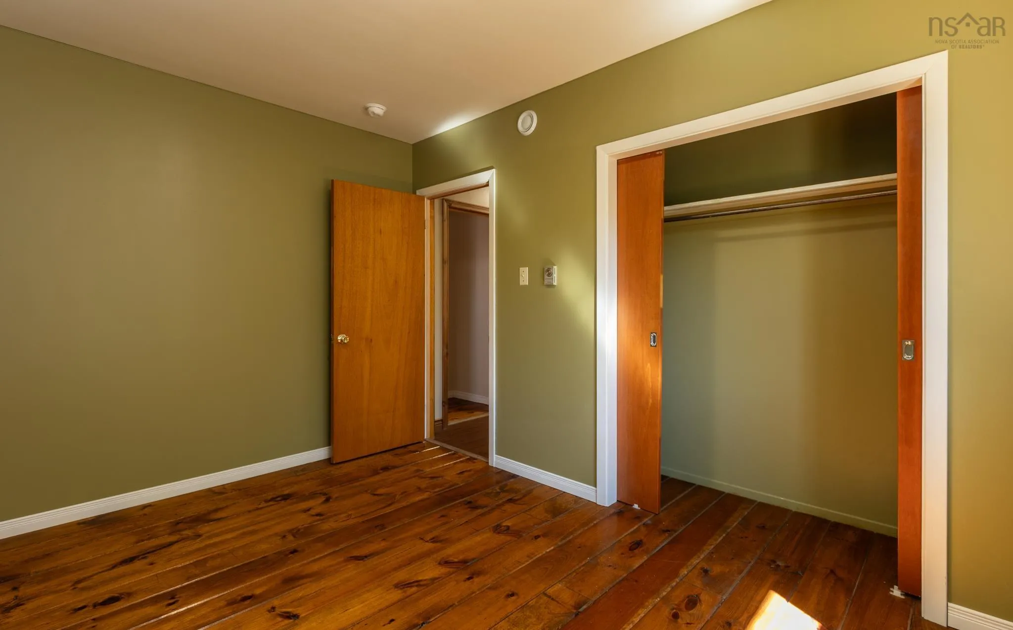 11 Hood Crescent, Yarmouth, NS B5A 4H6, 3 Bedrooms Bedrooms, ,2 BathroomsBathrooms,Residential,For Sale,Hood,202523617