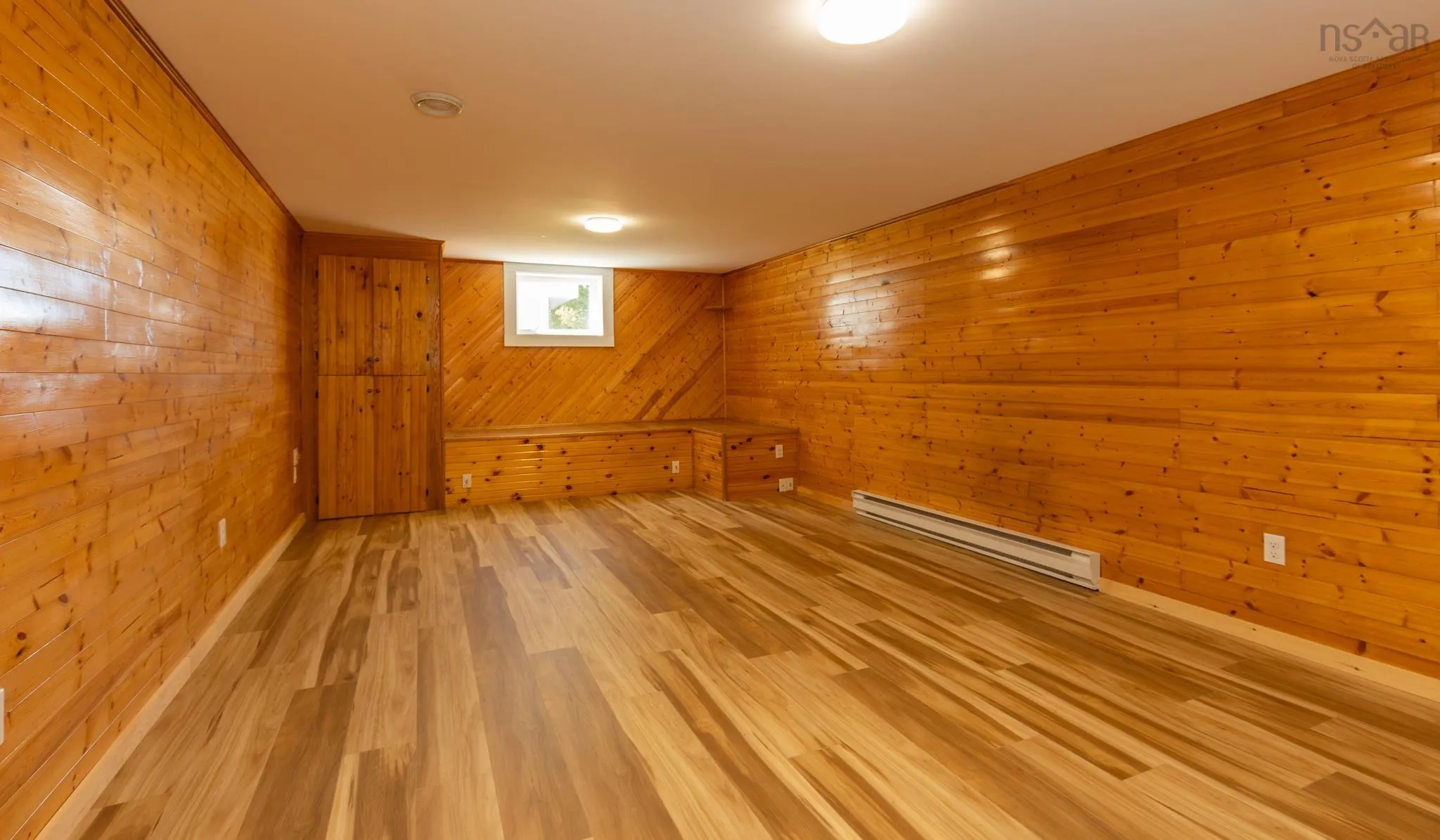 11 Hood Crescent, Yarmouth, NS B5A 4H6, 3 Bedrooms Bedrooms, ,2 BathroomsBathrooms,Residential,For Sale,Hood,202523617