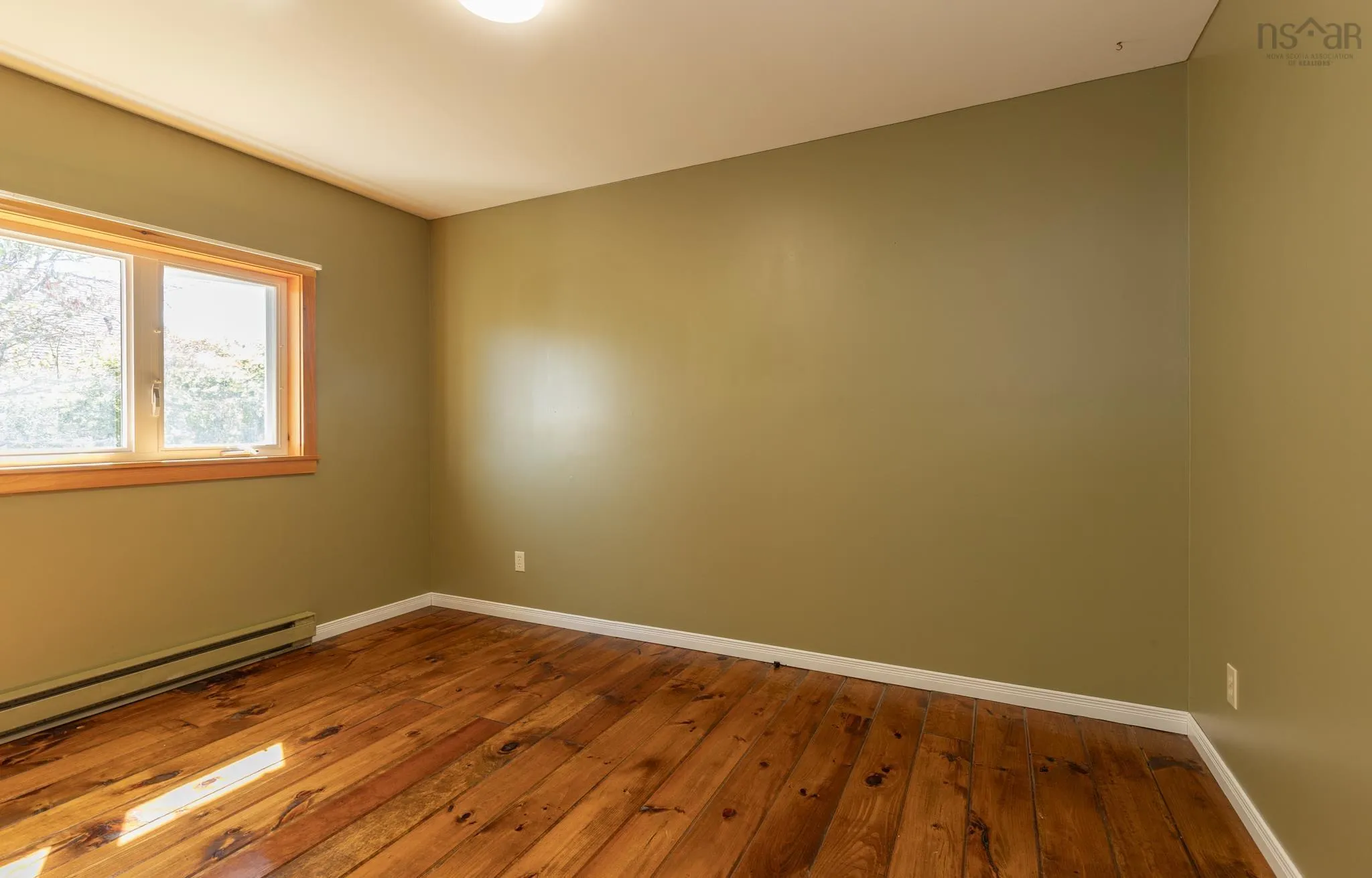 11 Hood Crescent, Yarmouth, NS B5A 4H6, 3 Bedrooms Bedrooms, ,2 BathroomsBathrooms,Residential,For Sale,Hood,202523617