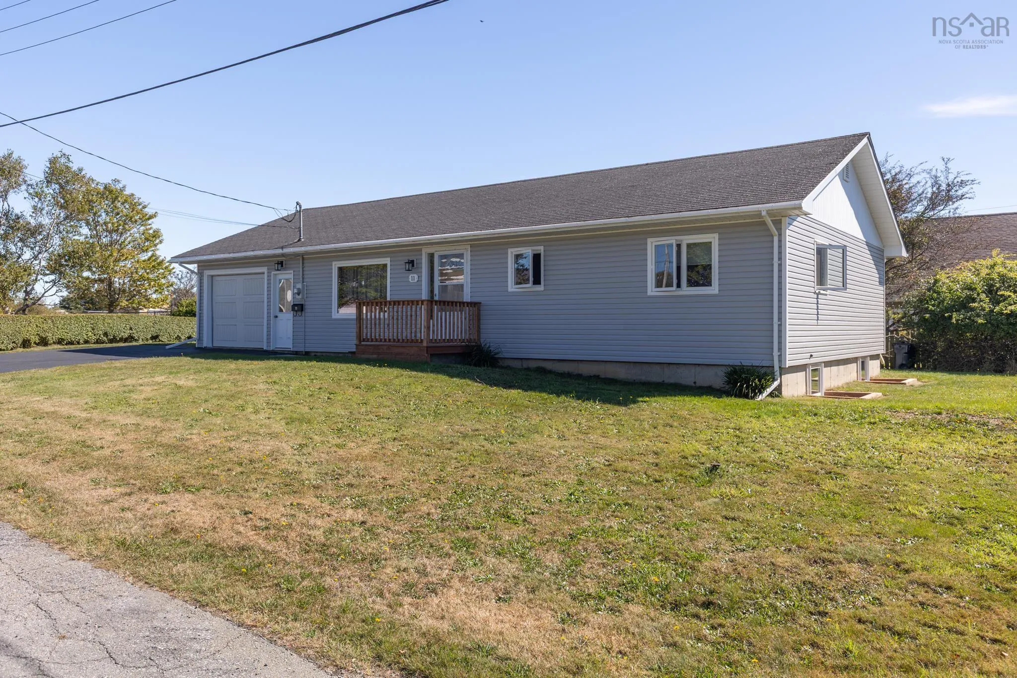 11 Hood Crescent, Yarmouth, NS B5A 4H6, 3 Bedrooms Bedrooms, ,2 BathroomsBathrooms,Residential,For Sale,Hood,202523617