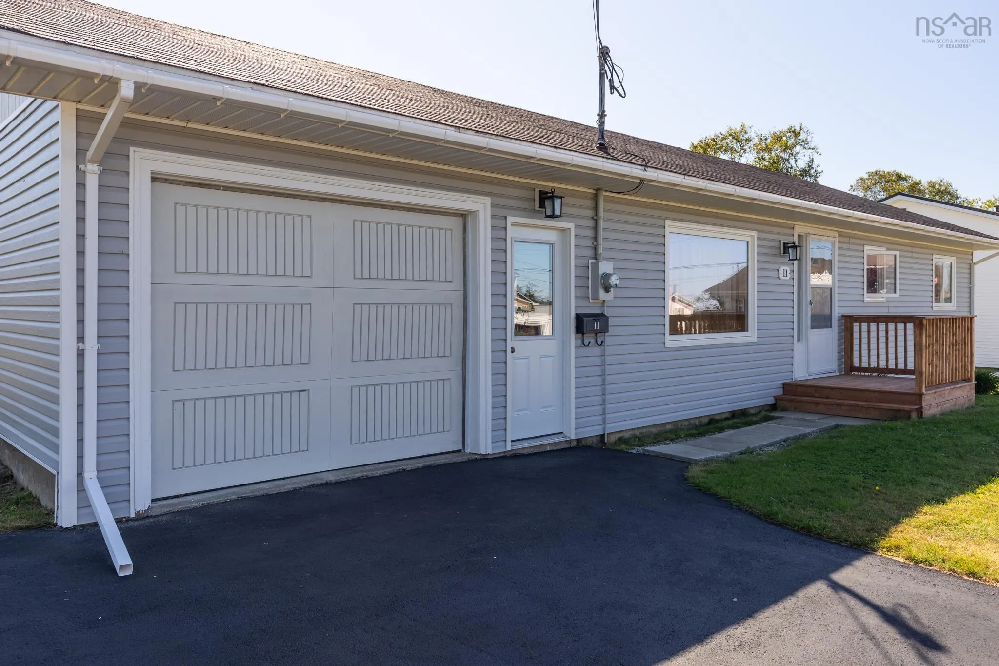11 Hood Crescent, Yarmouth, NS B5A 4H6, 3 Bedrooms Bedrooms, ,2 BathroomsBathrooms,Residential,For Sale,Hood,202523617