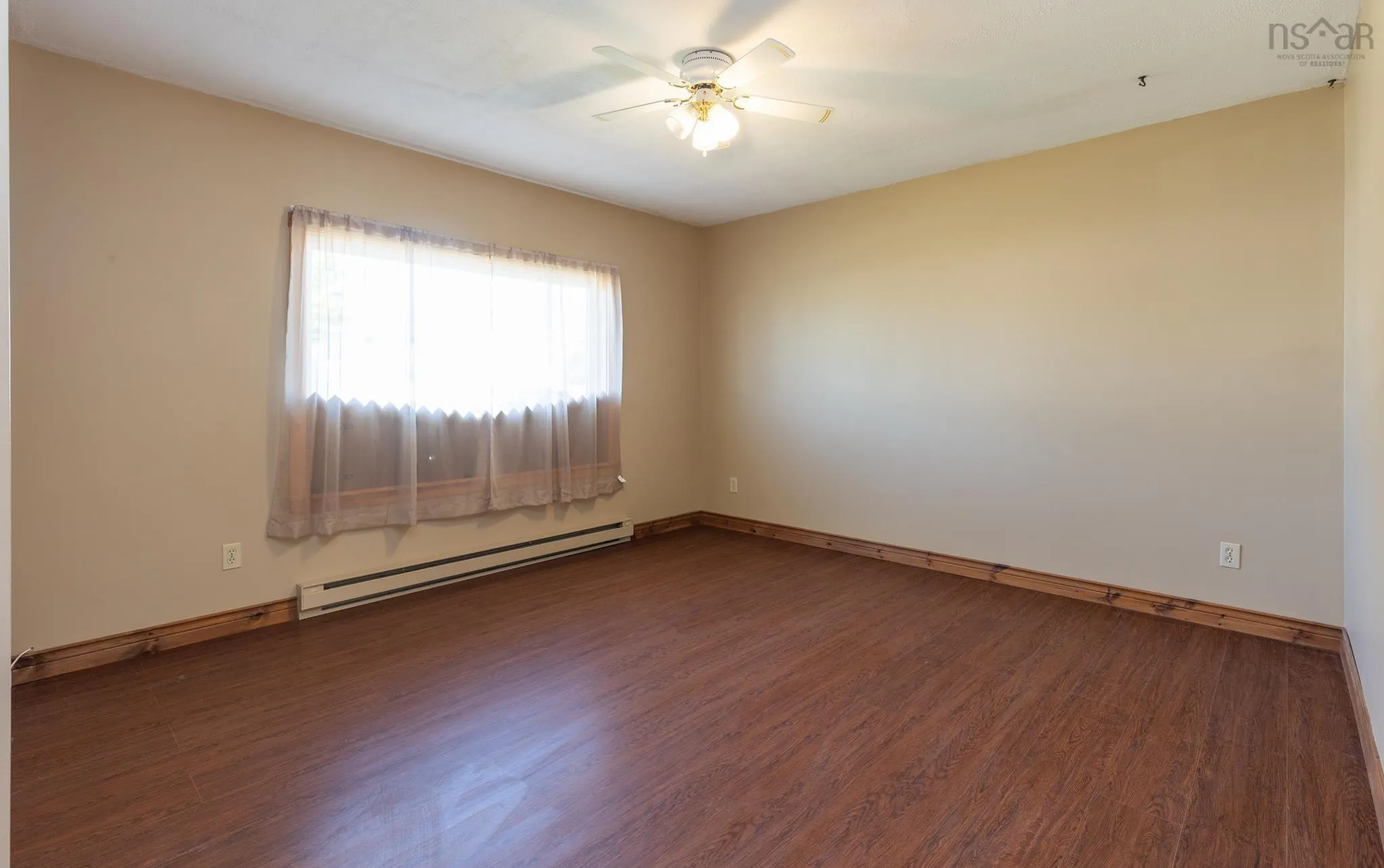 11 Hood Crescent, Yarmouth, NS B5A 4H6, 3 Bedrooms Bedrooms, ,2 BathroomsBathrooms,Residential,For Sale,Hood,202523617