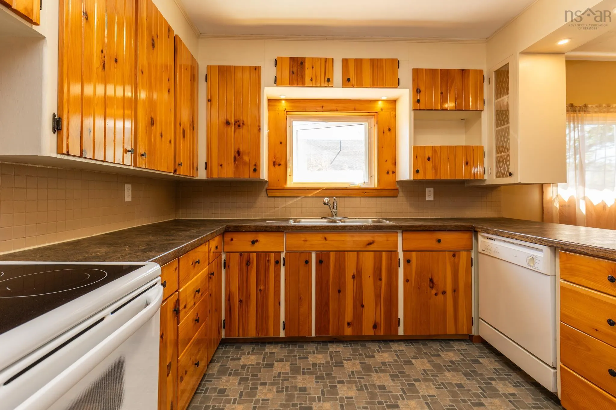 11 Hood Crescent, Yarmouth, NS B5A 4H6, 3 Bedrooms Bedrooms, ,2 BathroomsBathrooms,Residential,For Sale,Hood,202523617