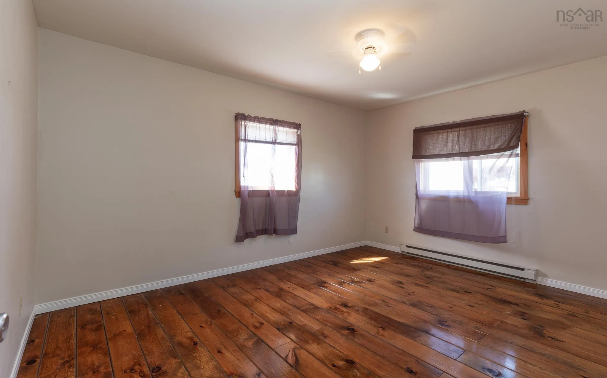 11 Hood Crescent, Yarmouth, NS B5A 4H6, 3 Bedrooms Bedrooms, ,2 BathroomsBathrooms,Residential,For Sale,Hood,202523617