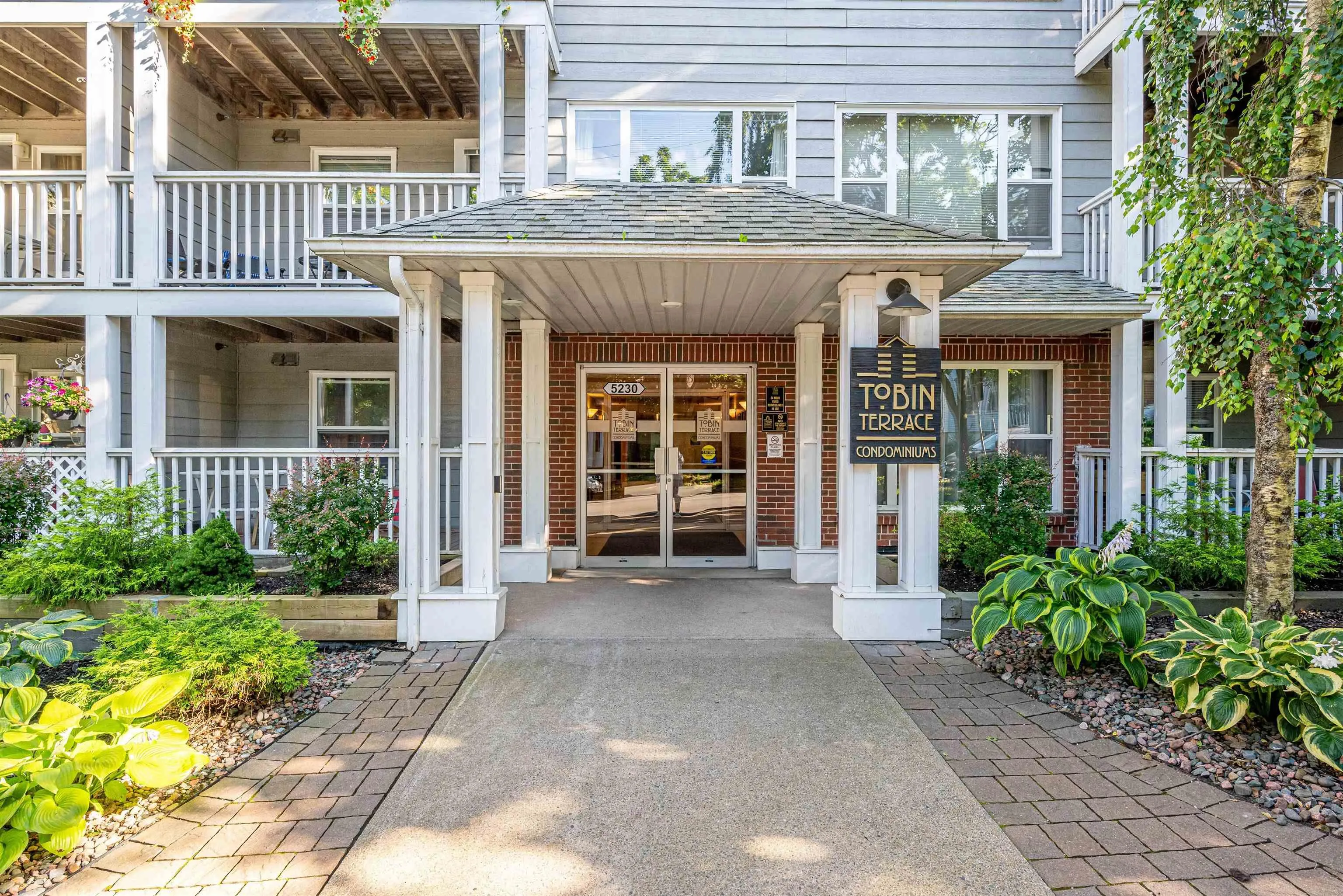 200-5230 Tobin Street, Halifax Ns B3h 1s2, 2 Bedrooms Bedrooms, ,1 BathroomBathrooms,Residential,For Sale,Tobin,202510362