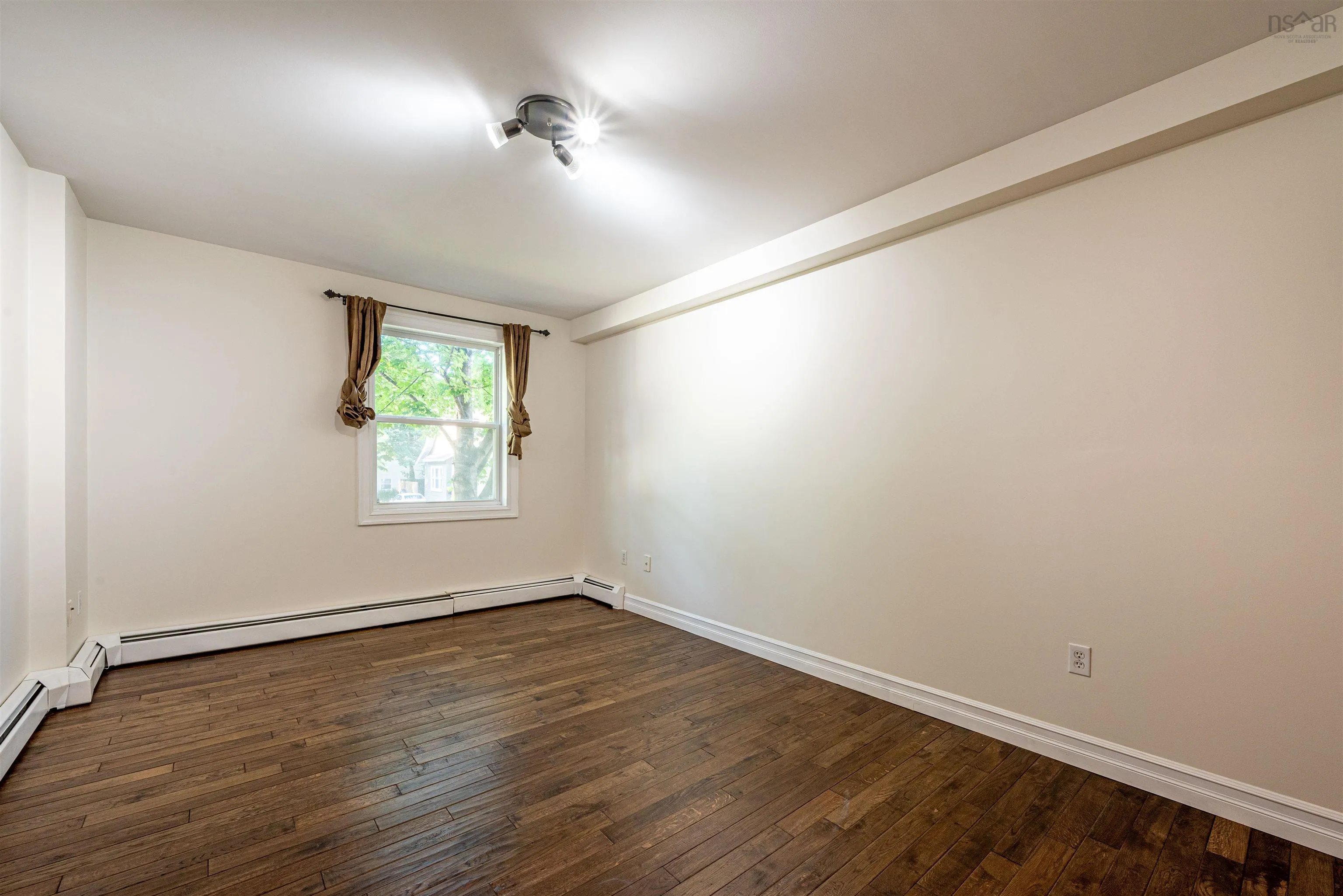 200-5230 Tobin Street, Halifax Ns B3h 1s2, 2 Bedrooms Bedrooms, ,1 BathroomBathrooms,Residential,For Sale,Tobin,202510362