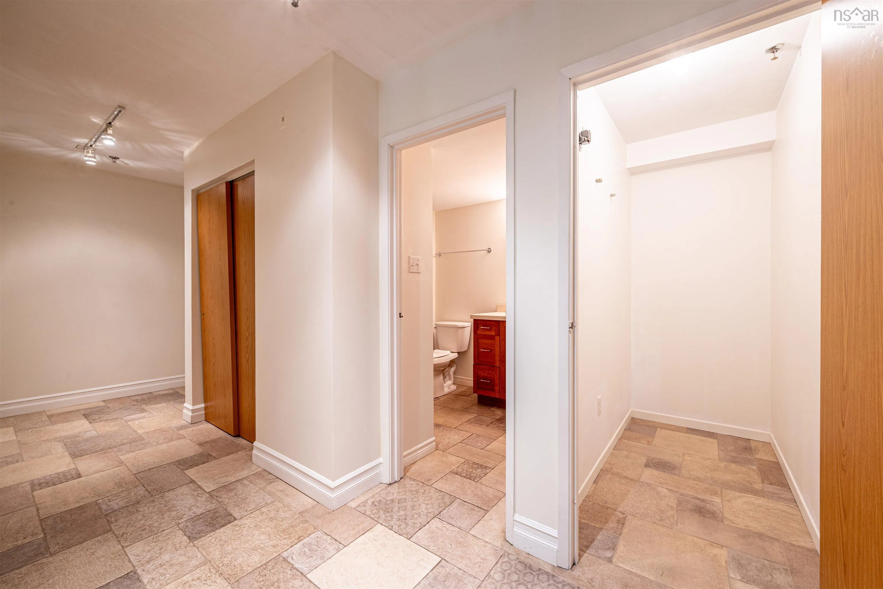 200-5230 Tobin Street, Halifax Ns B3h 1s2, 2 Bedrooms Bedrooms, ,1 BathroomBathrooms,Residential,For Sale,Tobin,202510362