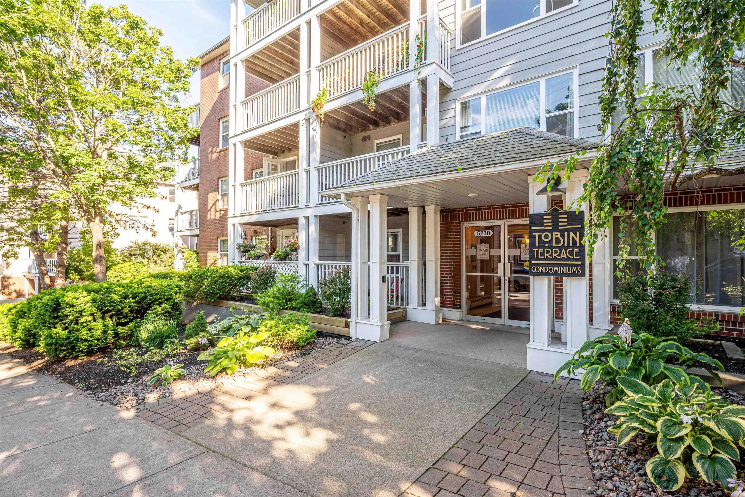 200-5230 Tobin Street, Halifax Ns B3h 1s2, 2 Bedrooms Bedrooms, ,1 BathroomBathrooms,Residential,For Sale,Tobin,202510362