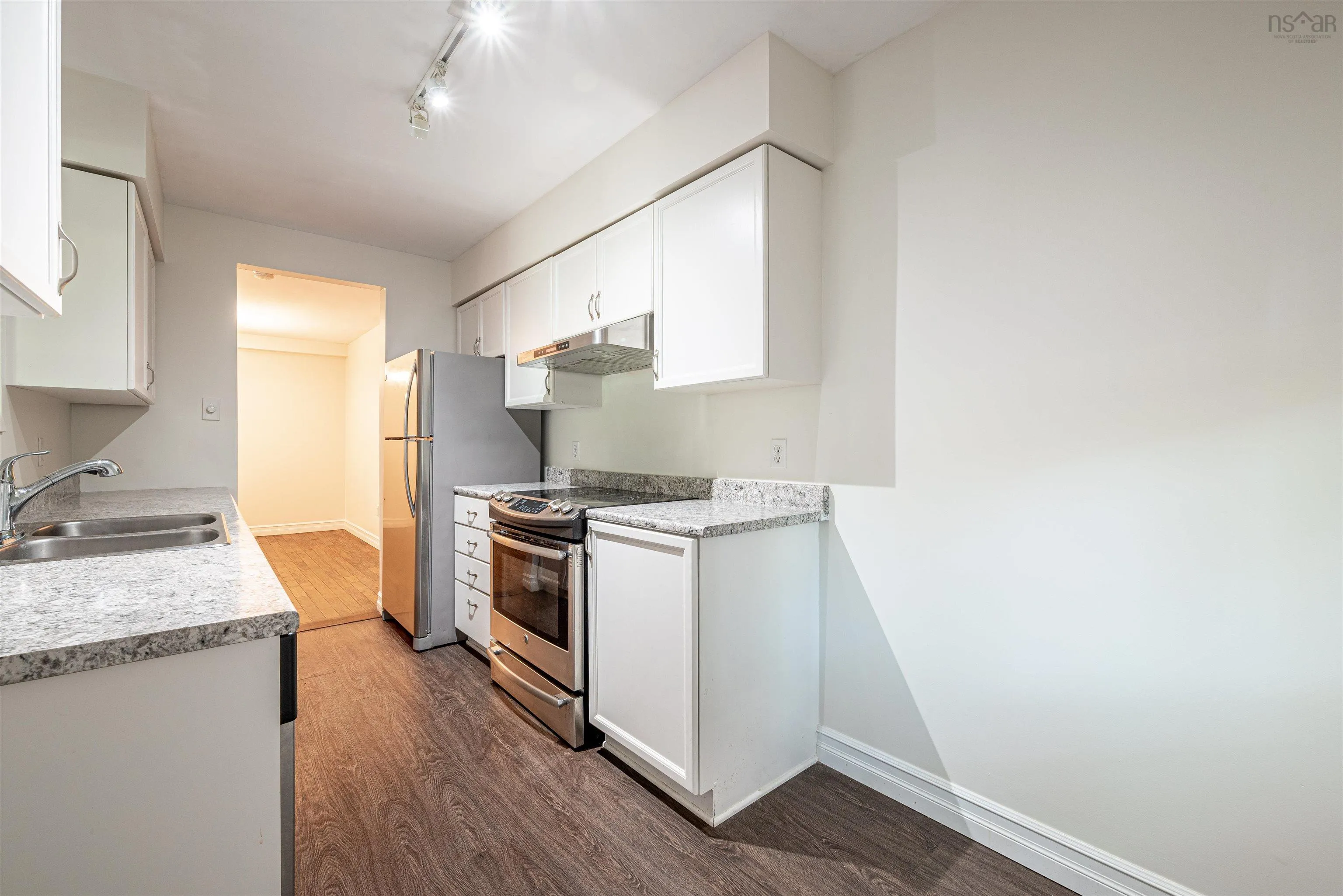 200-5230 Tobin Street, Halifax Ns B3h 1s2, 2 Bedrooms Bedrooms, ,1 BathroomBathrooms,Residential,For Sale,Tobin,202510362