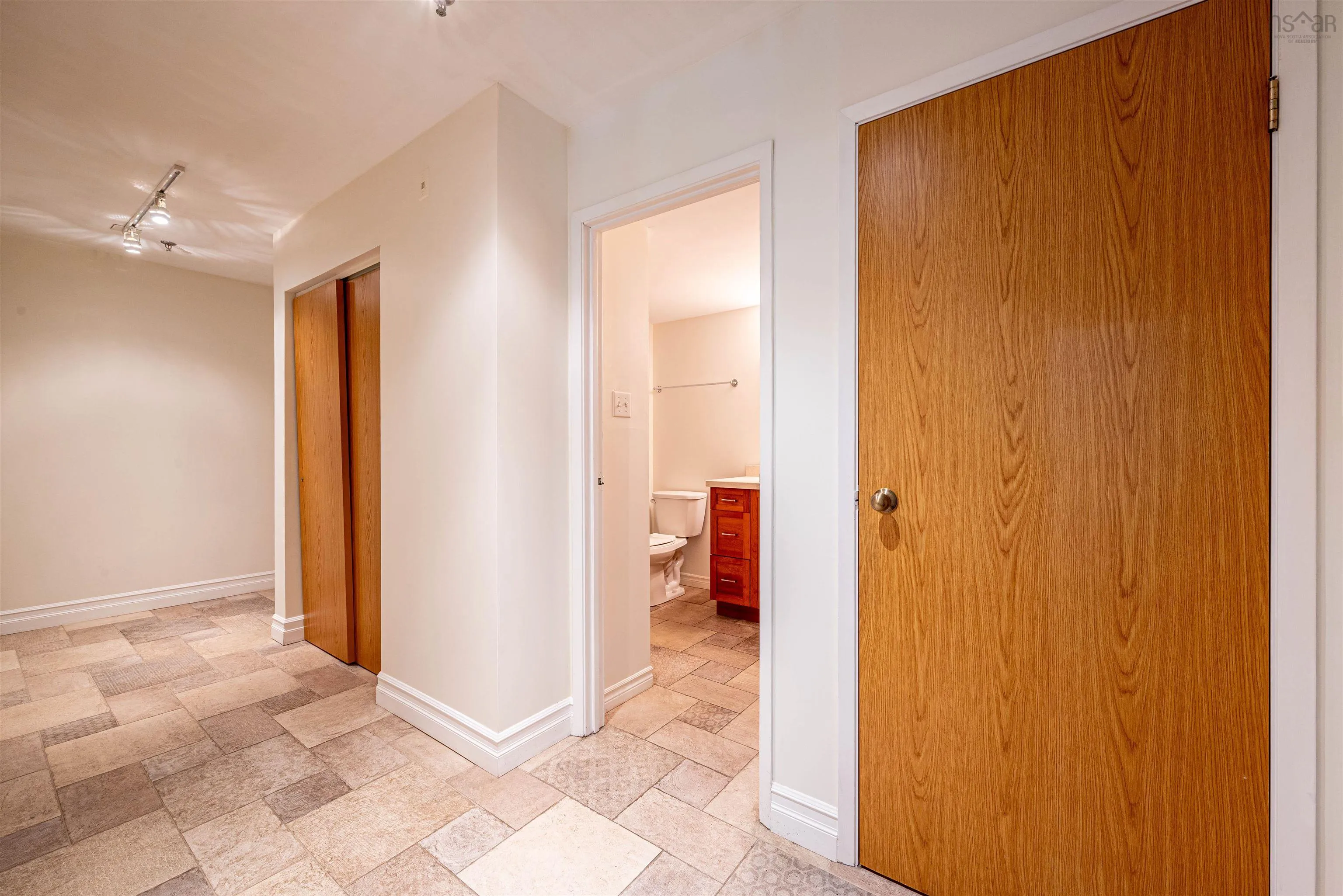 200-5230 Tobin Street, Halifax Ns B3h 1s2, 2 Bedrooms Bedrooms, ,1 BathroomBathrooms,Residential,For Sale,Tobin,202510362