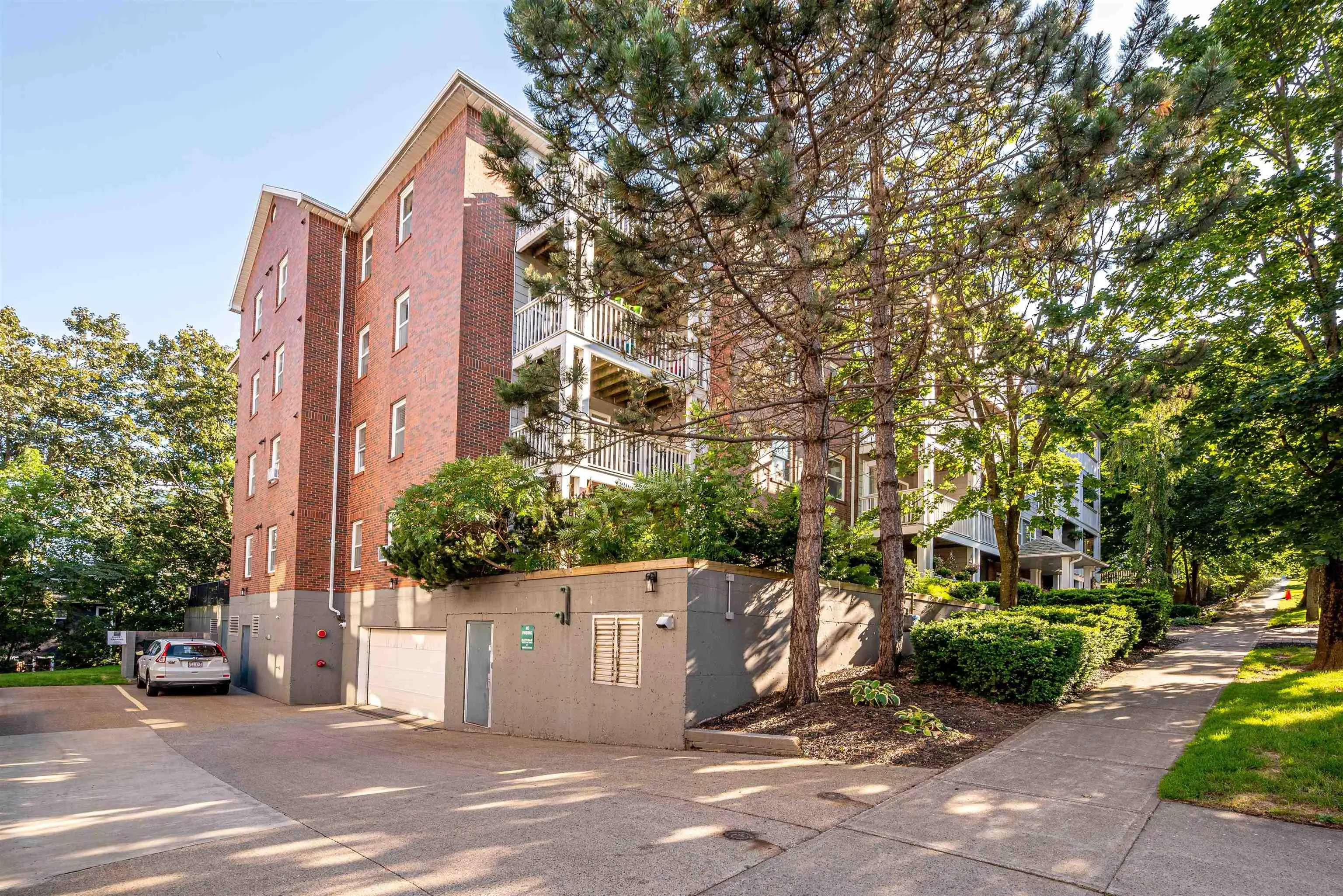 200-5230 Tobin Street, Halifax Ns B3h 1s2, 2 Bedrooms Bedrooms, ,1 BathroomBathrooms,Residential,For Sale,Tobin,202510362