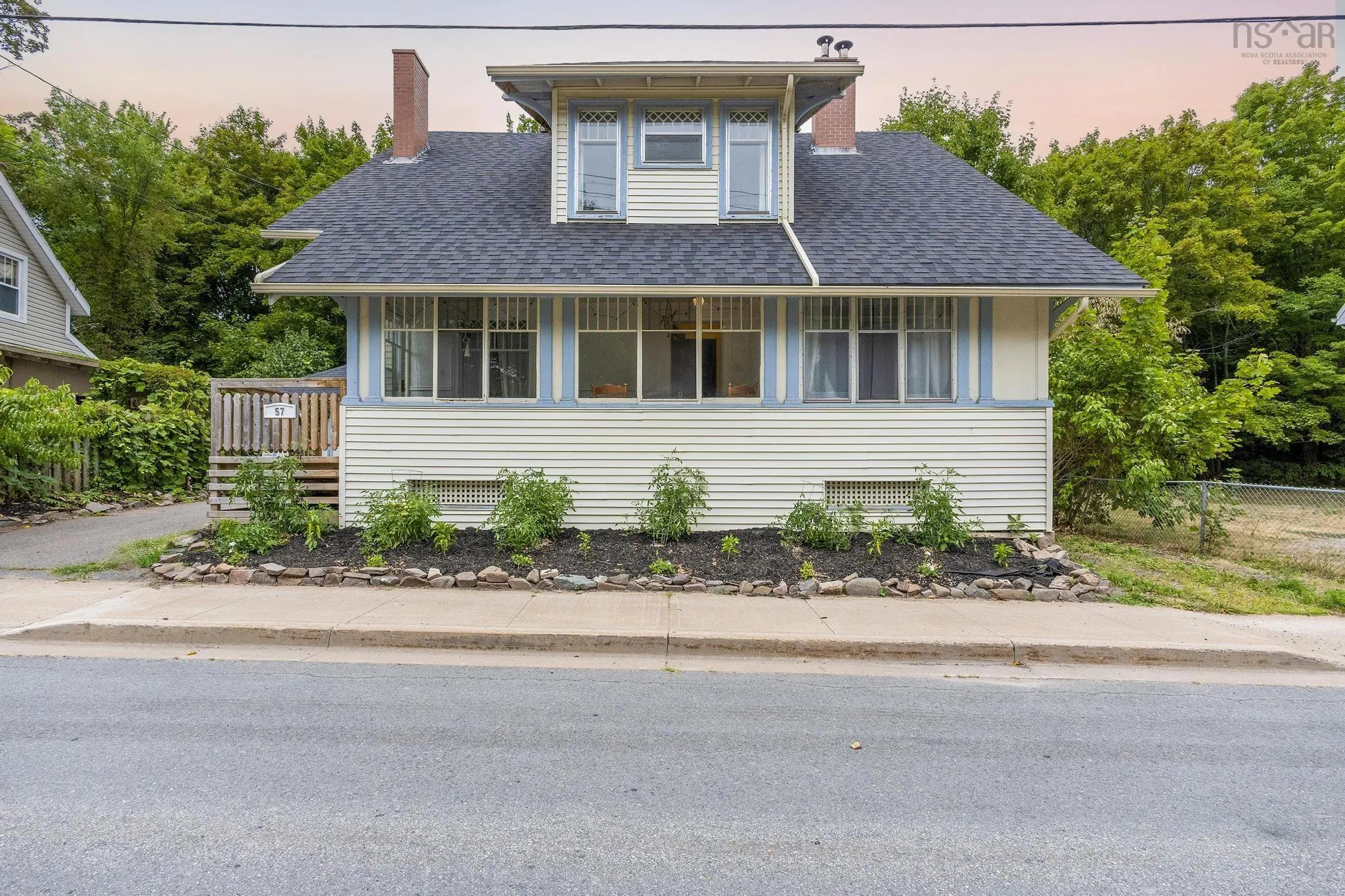 57 Crescent Avenue, Kentville, NS B4N 1R1, 4 Bedrooms Bedrooms, ,2 BathroomsBathrooms,Residential,For Sale,Crescent,202520790