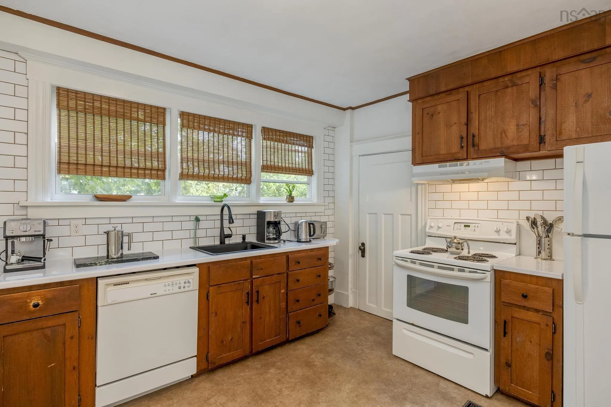 57 Crescent Avenue, Kentville, NS B4N 1R1, 4 Bedrooms Bedrooms, ,2 BathroomsBathrooms,Residential,For Sale,Crescent,202520790