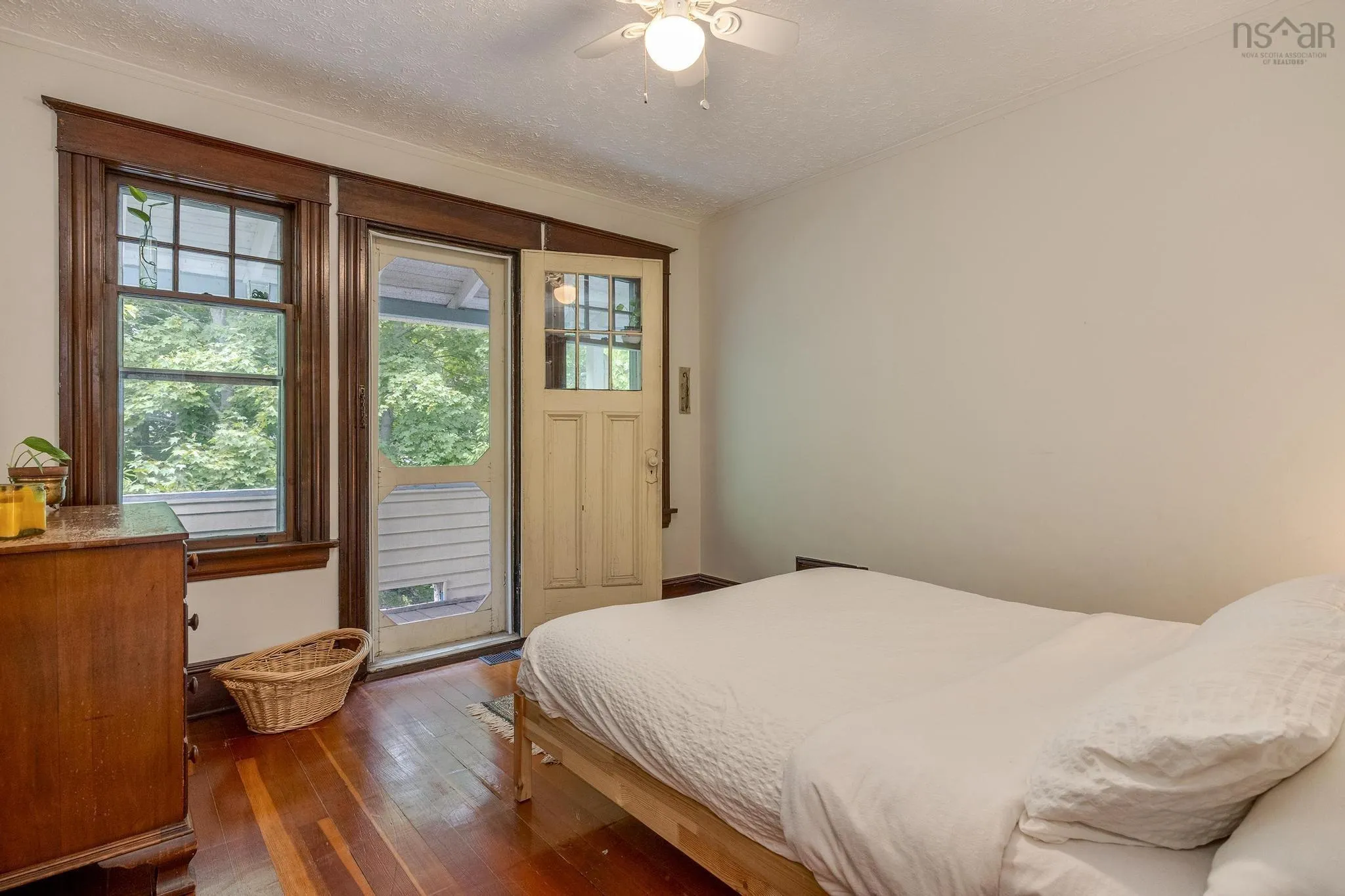 57 Crescent Avenue, Kentville, NS B4N 1R1, 4 Bedrooms Bedrooms, ,2 BathroomsBathrooms,Residential,For Sale,Crescent,202520790
