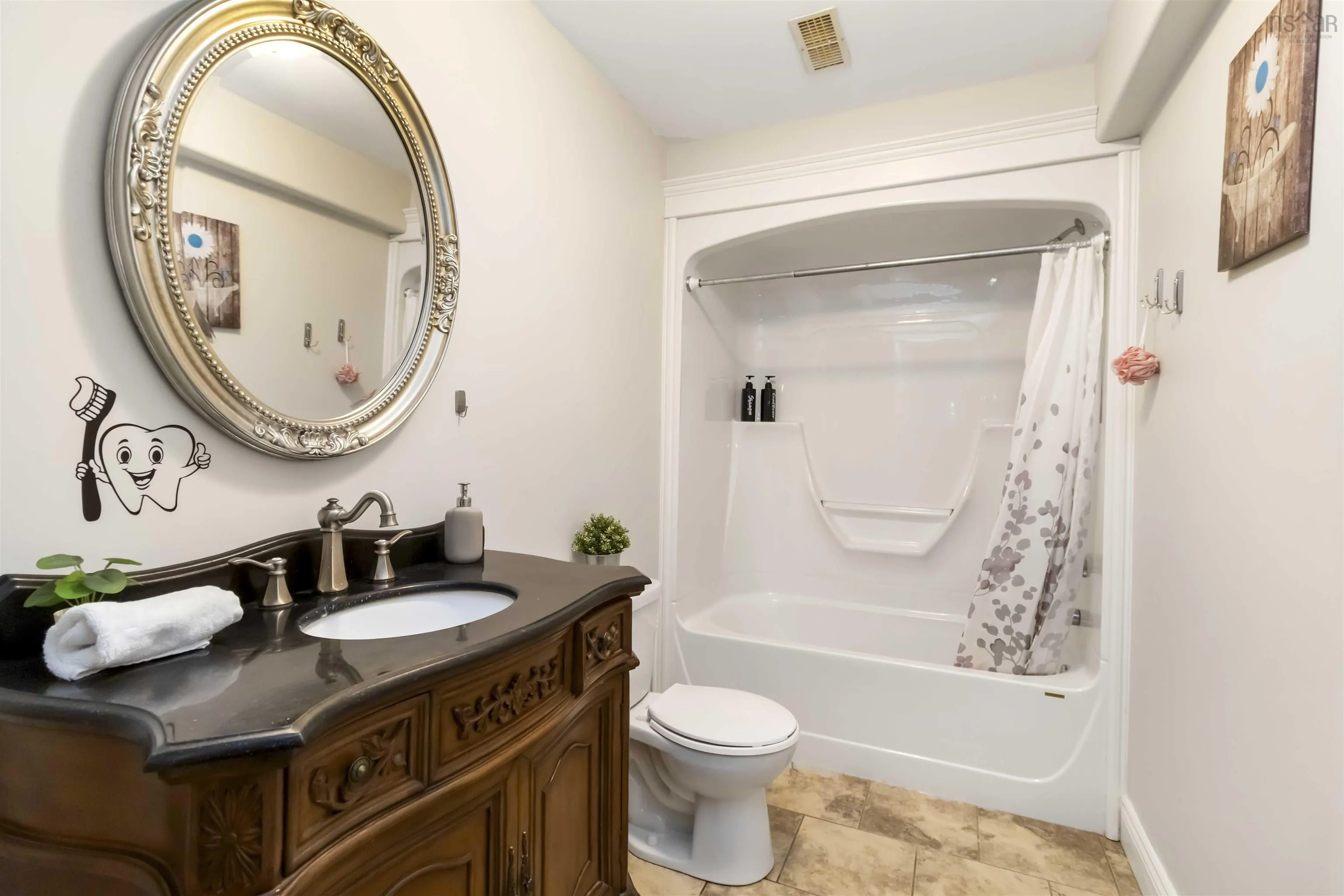 17 Kissock Court, Bedford, NS B4A 3X9, 5 Bedrooms Bedrooms, ,4 BathroomsBathrooms,Residential,For Sale,Kissock,202518690