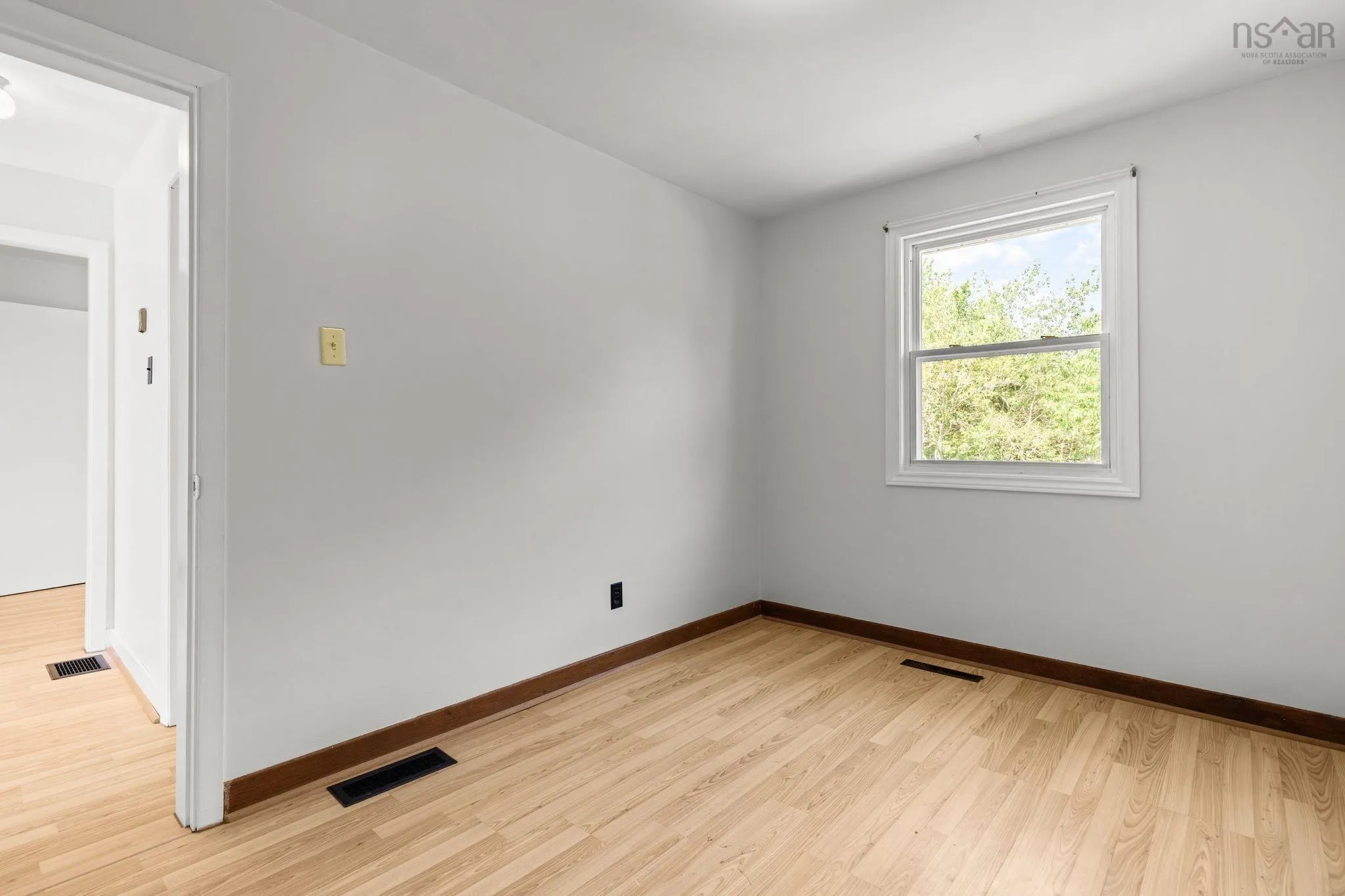 13 Glenmont Avenue, Bedford, NS B4A 1H1, 3 Bedrooms Bedrooms, ,1 BathroomBathrooms,Residential,For Sale,Glenmont,202520770
