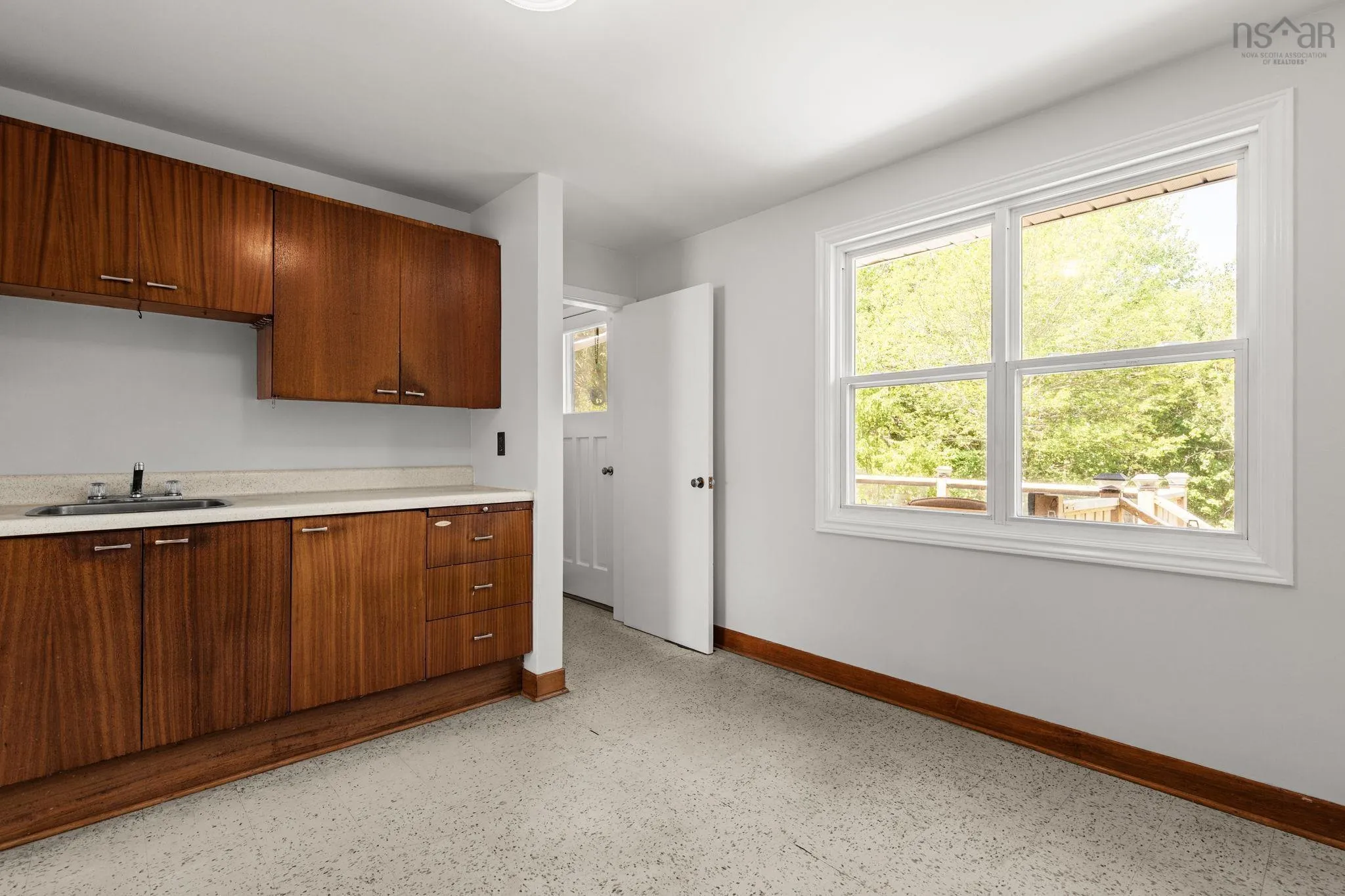 13 Glenmont Avenue, Bedford, NS B4A 1H1, 3 Bedrooms Bedrooms, ,1 BathroomBathrooms,Residential,For Sale,Glenmont,202520770