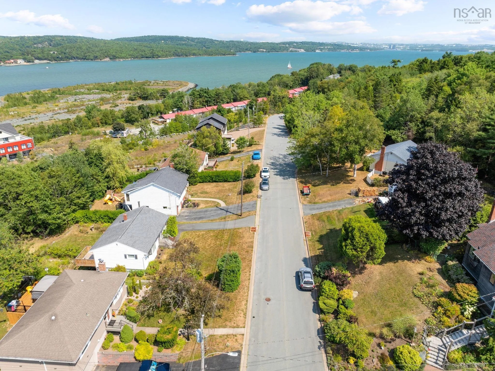 13 Glenmont Avenue, Bedford, NS B4A 1H1, 3 Bedrooms Bedrooms, ,1 BathroomBathrooms,Residential,For Sale,Glenmont,202520770