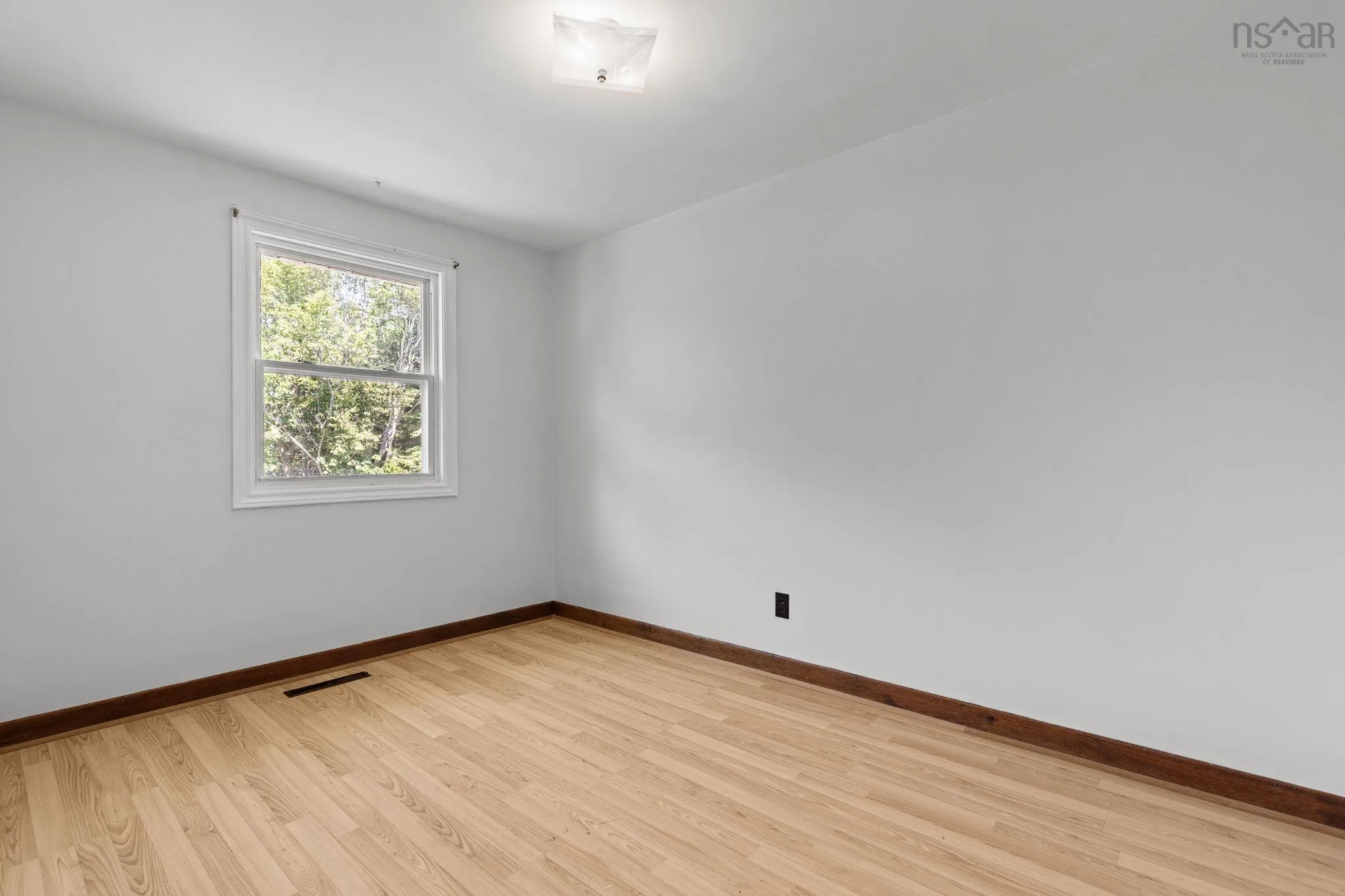 13 Glenmont Avenue, Bedford, NS B4A 1H1, 3 Bedrooms Bedrooms, ,1 BathroomBathrooms,Residential,For Sale,Glenmont,202520770