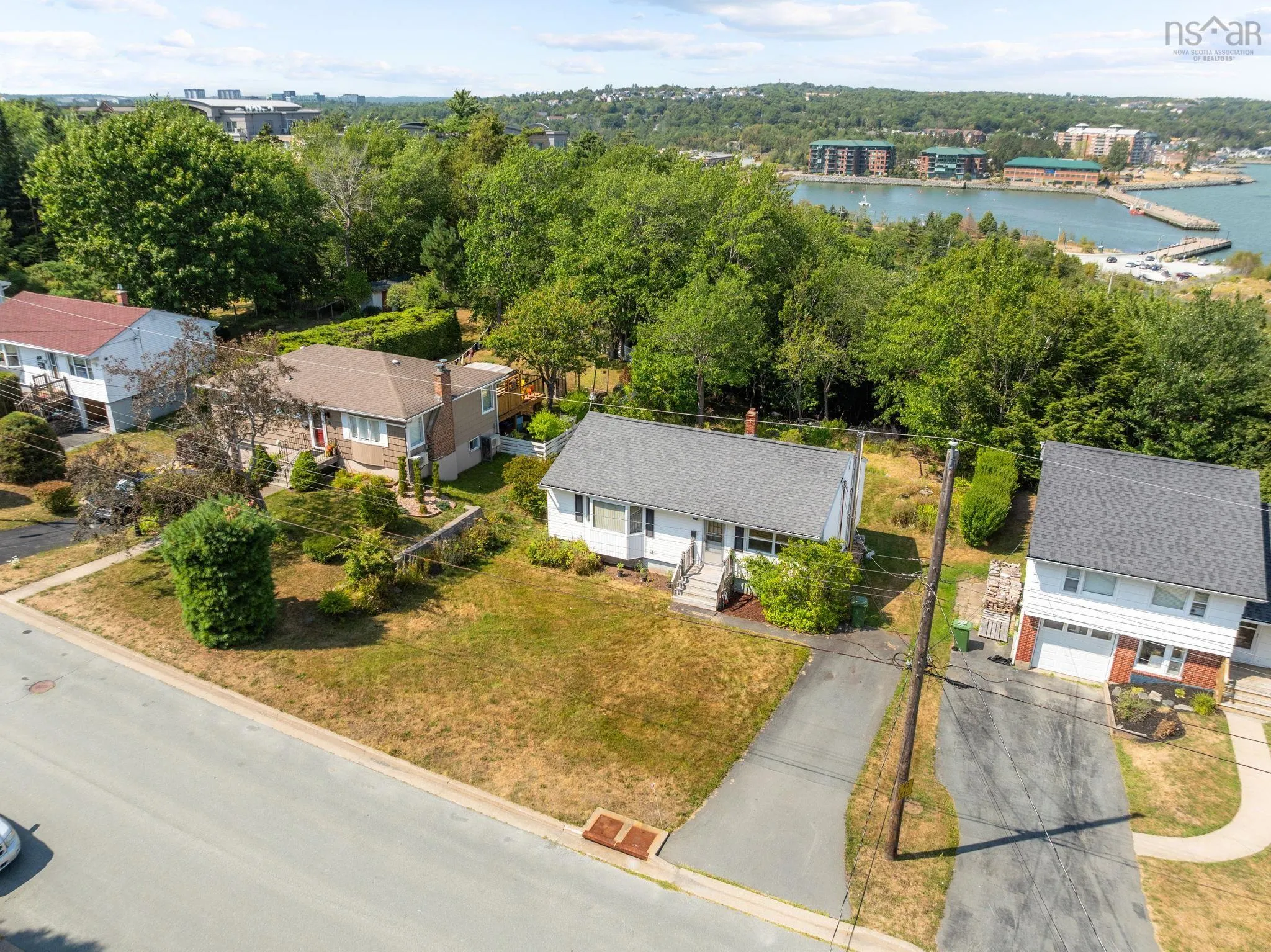 13 Glenmont Avenue, Bedford, NS B4A 1H1, 3 Bedrooms Bedrooms, ,1 BathroomBathrooms,Residential,For Sale,Glenmont,202520770