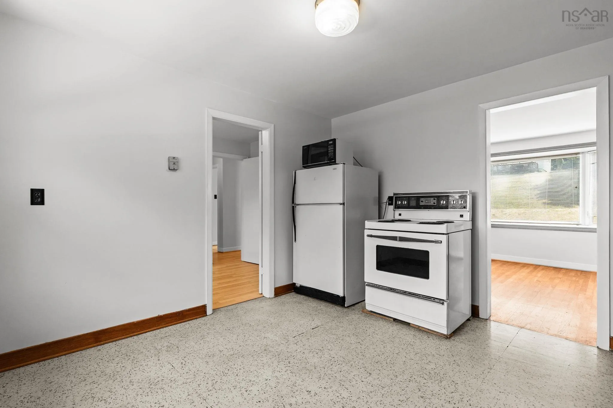 13 Glenmont Avenue, Bedford, NS B4A 1H1, 3 Bedrooms Bedrooms, ,1 BathroomBathrooms,Residential,For Sale,Glenmont,202520770