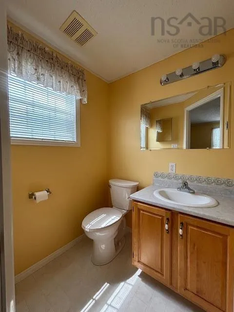 37 Belmont Drive, Bridgewater, NS B4V 4E6, 3 Bedrooms Bedrooms, ,2 BathroomsBathrooms,Residential,For Sale,Belmont,202518358